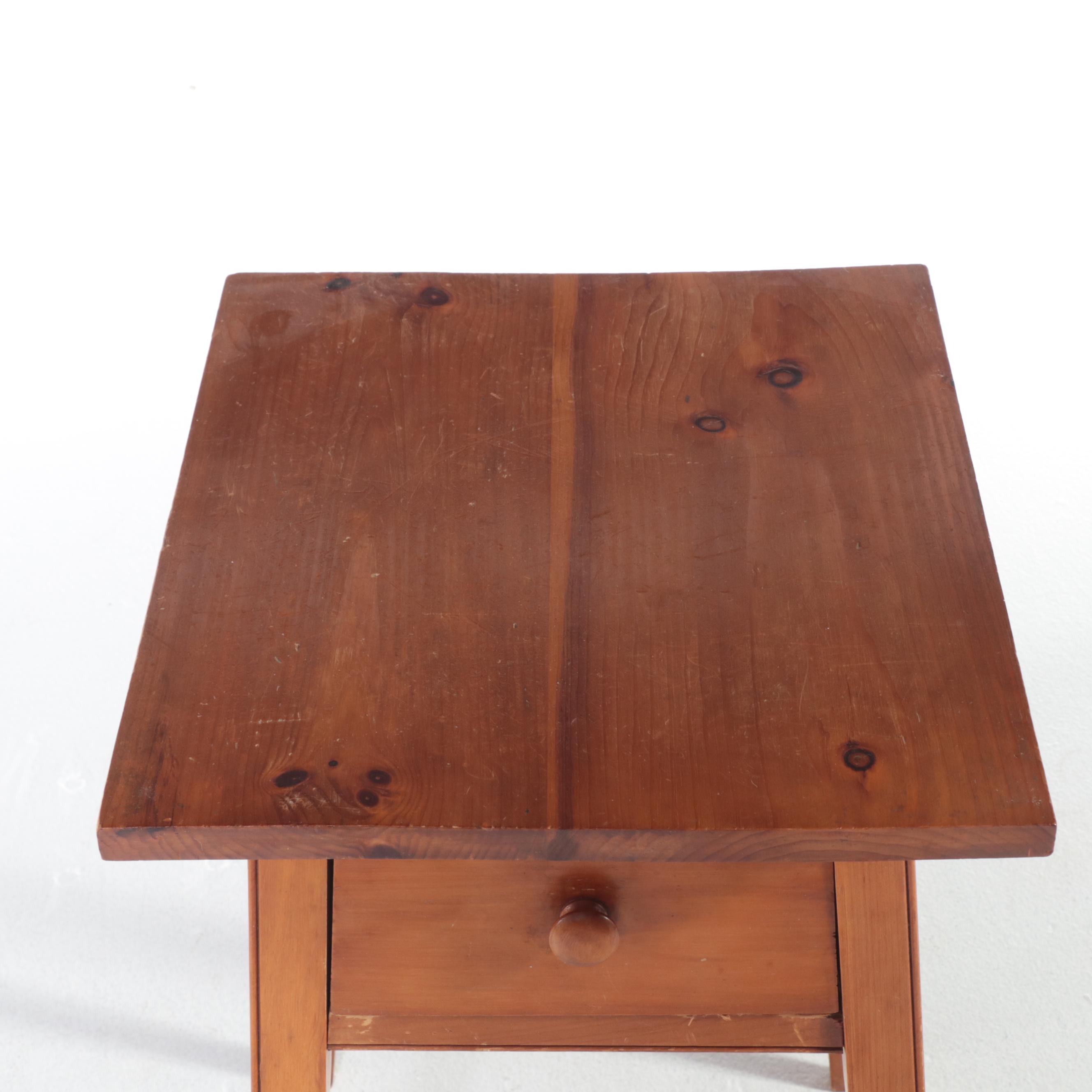 American Primitive Pine Splay-Leg Side Table, 20th Century