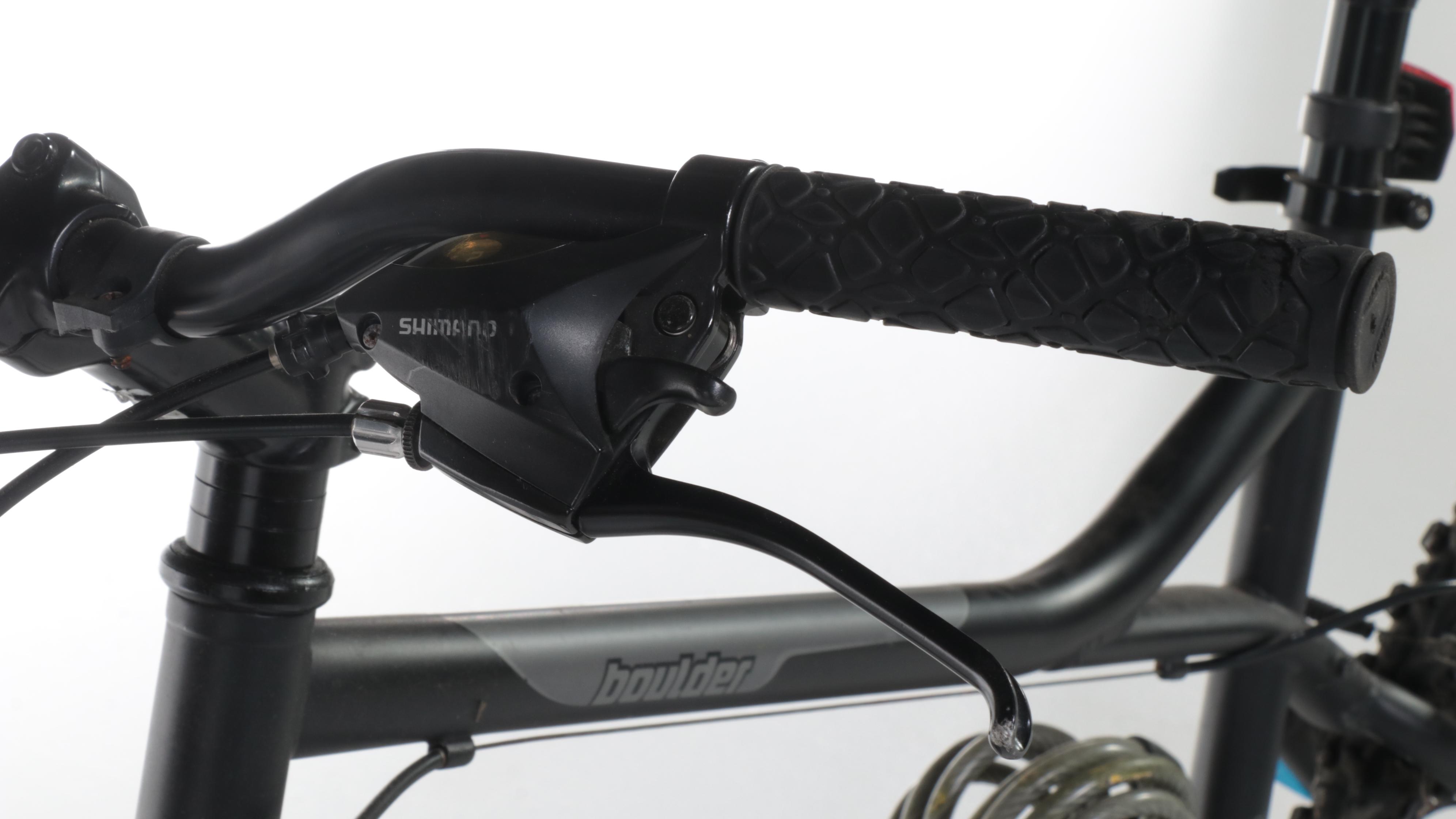 Giant Boulder Mountain Bike with Pump, Lock Bar and Saris Rack