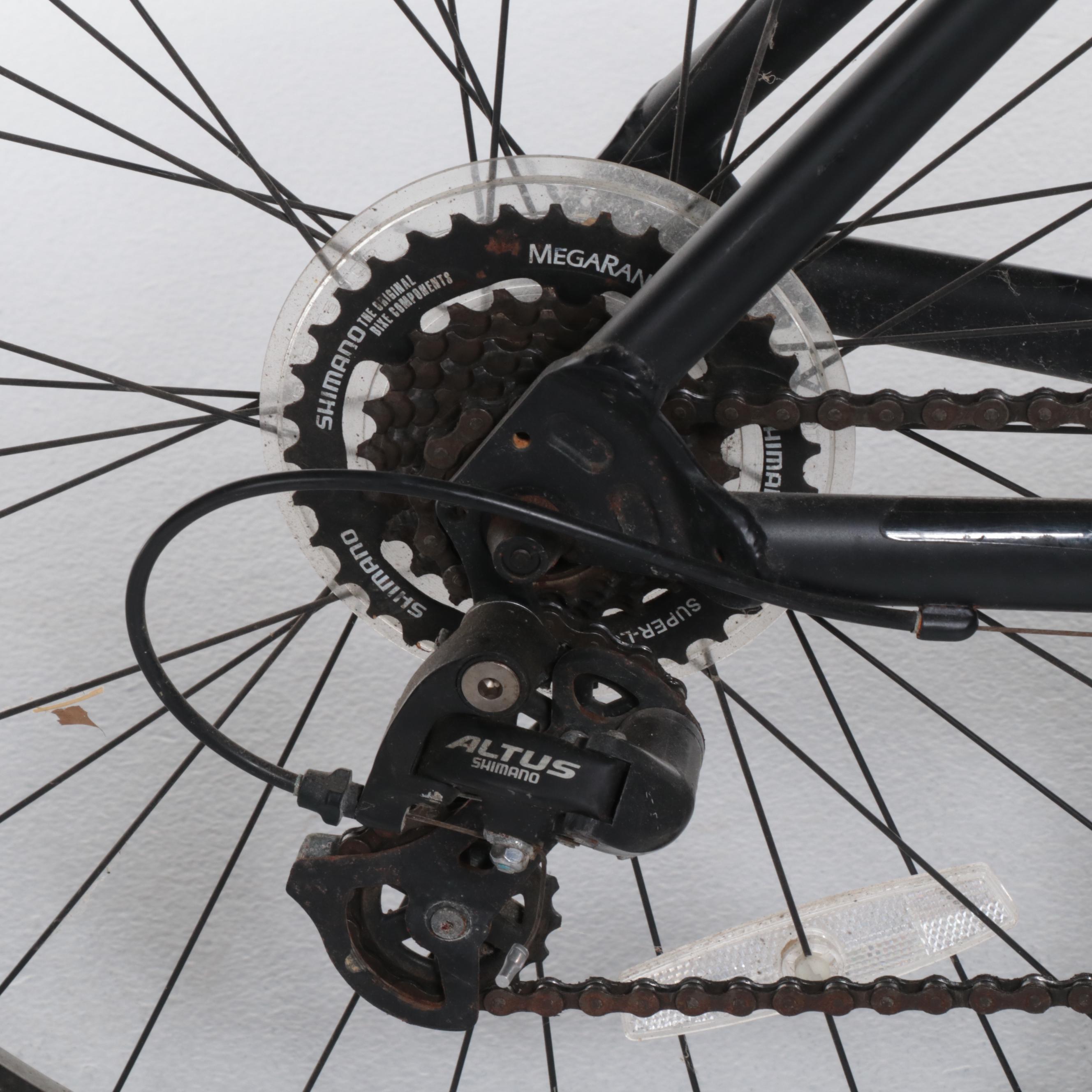 Giant Boulder Mountain Bike with Pump, Lock Bar and Saris Rack