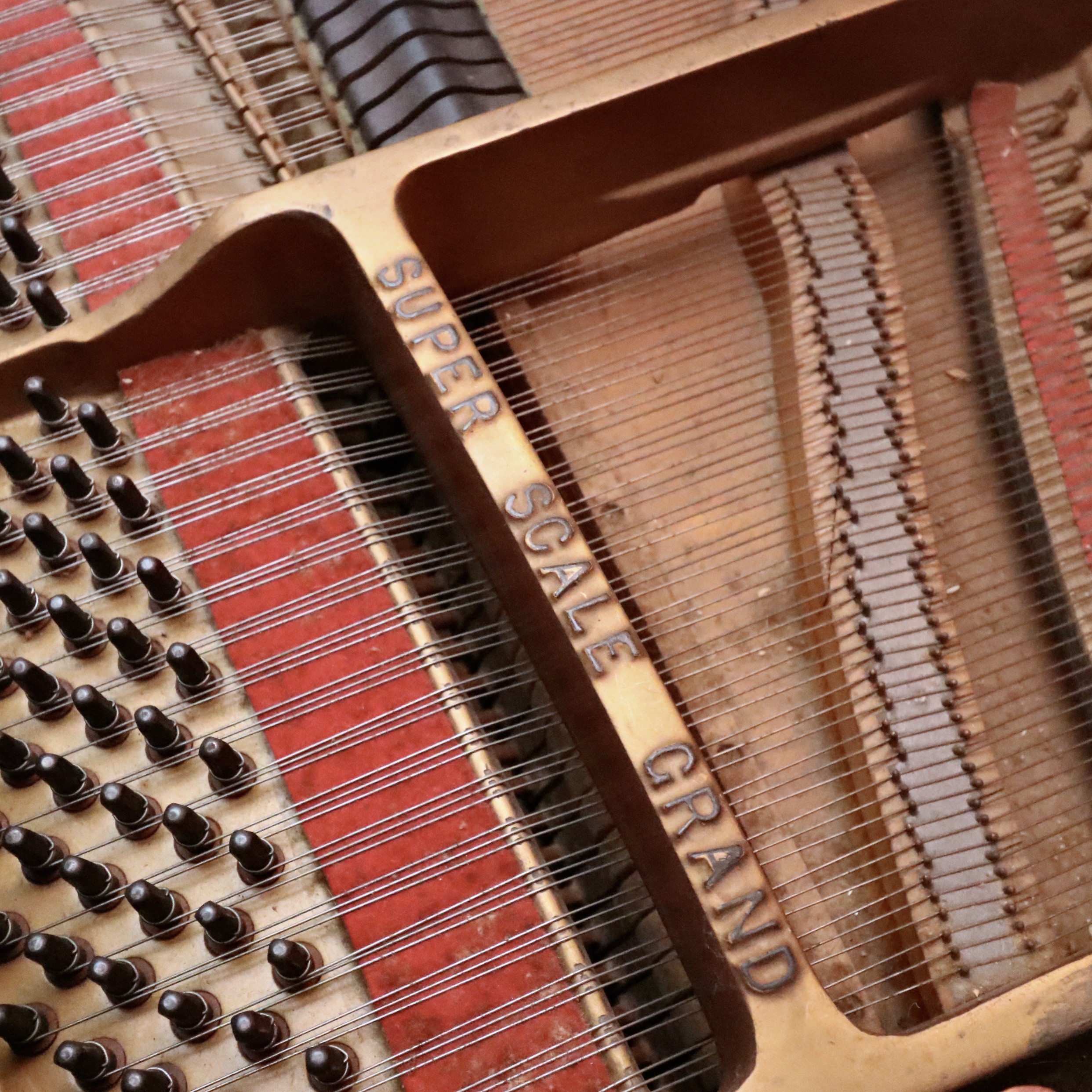 Gulbransen Super Scale Walnut Grand Piano