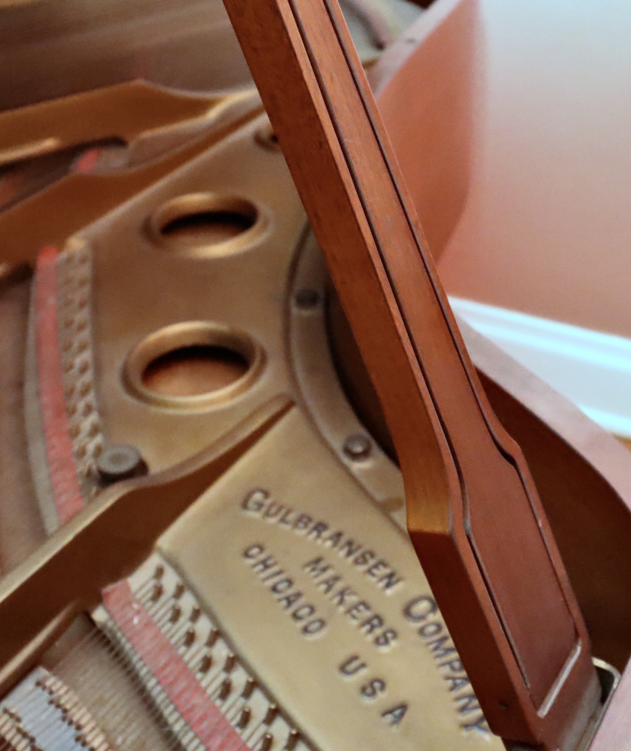 Gulbransen Super Scale Walnut Grand Piano