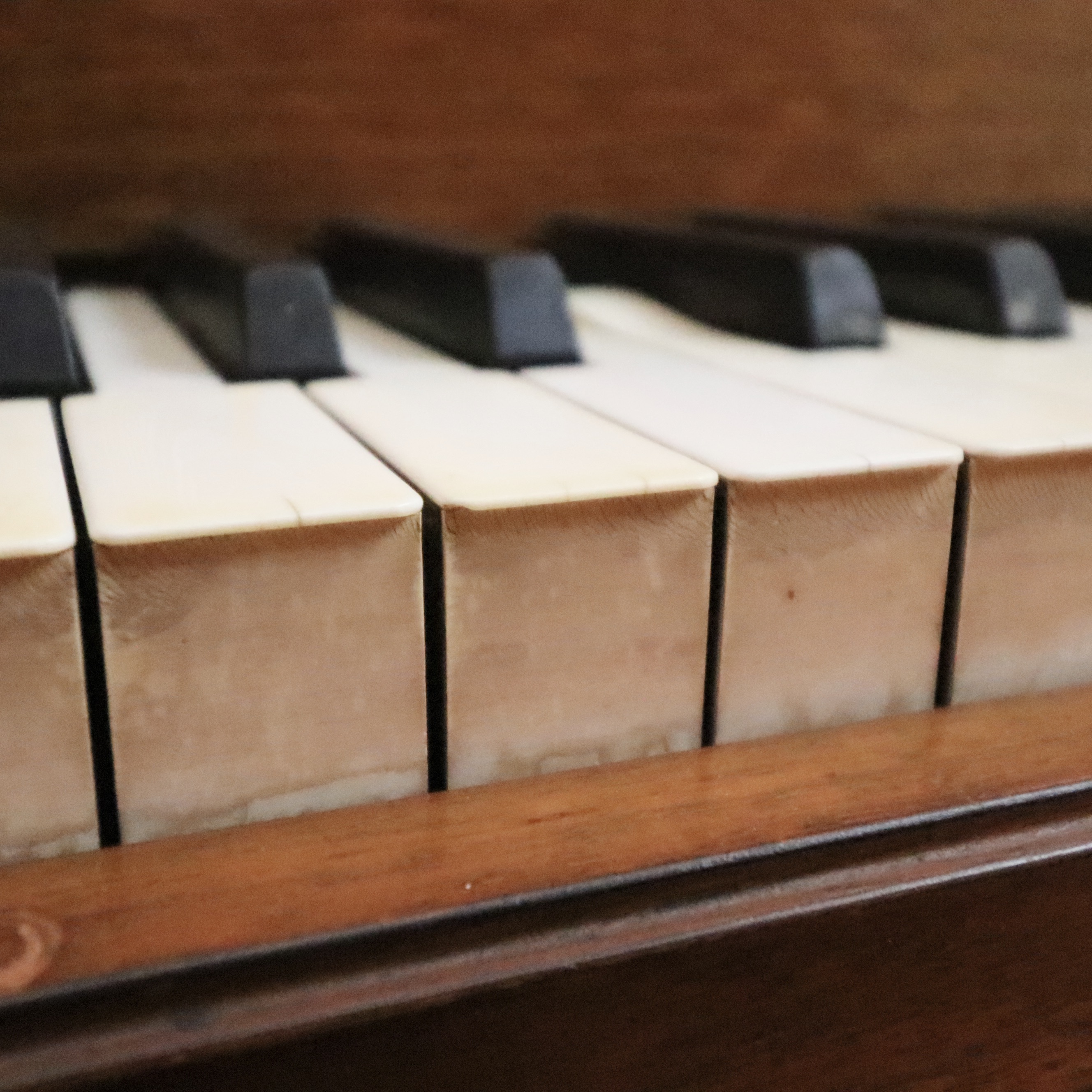 Gulbransen Super Scale Walnut Grand Piano