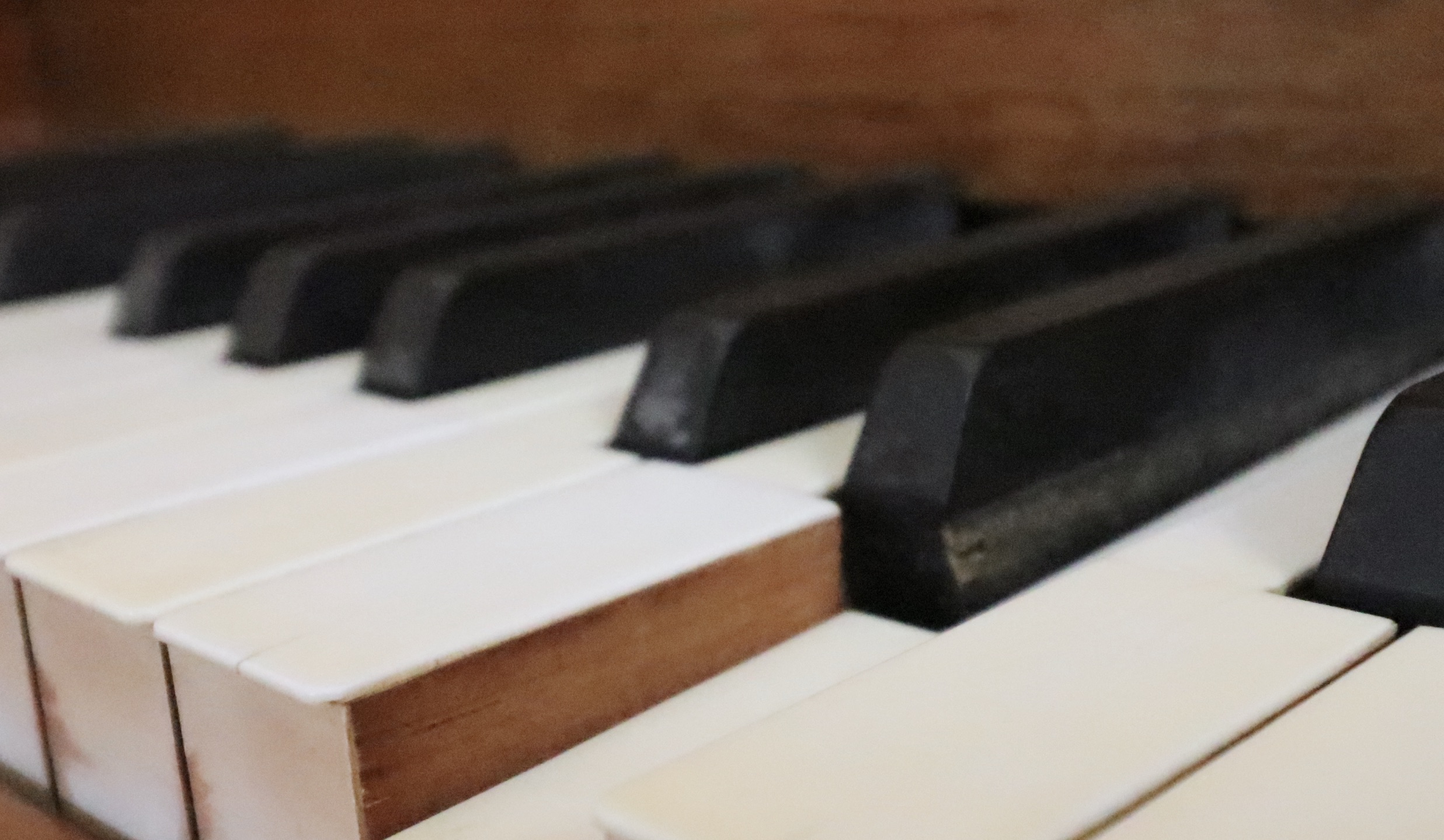 Gulbransen Super Scale Walnut Grand Piano