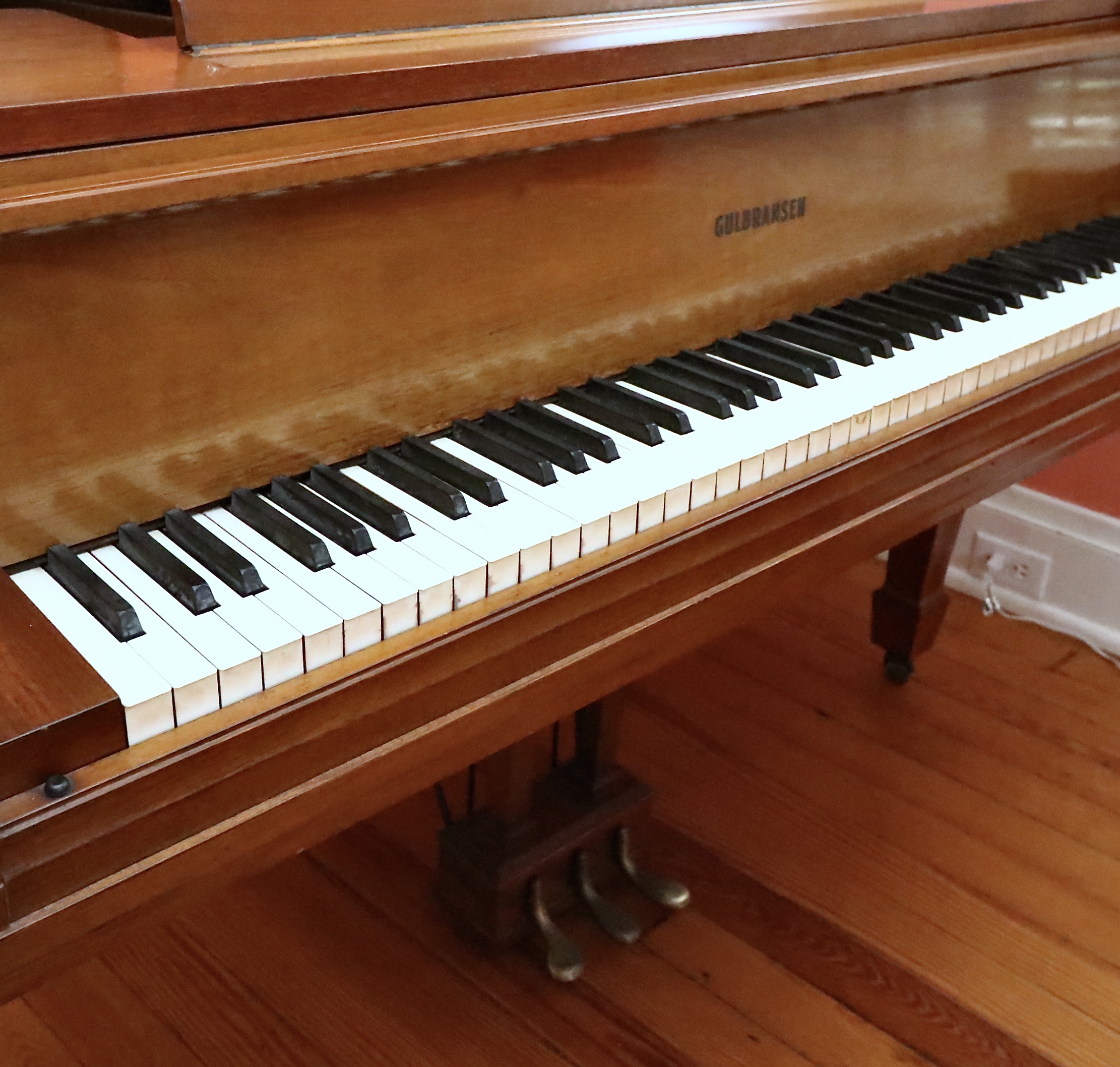 Gulbransen Super Scale Walnut Grand Piano