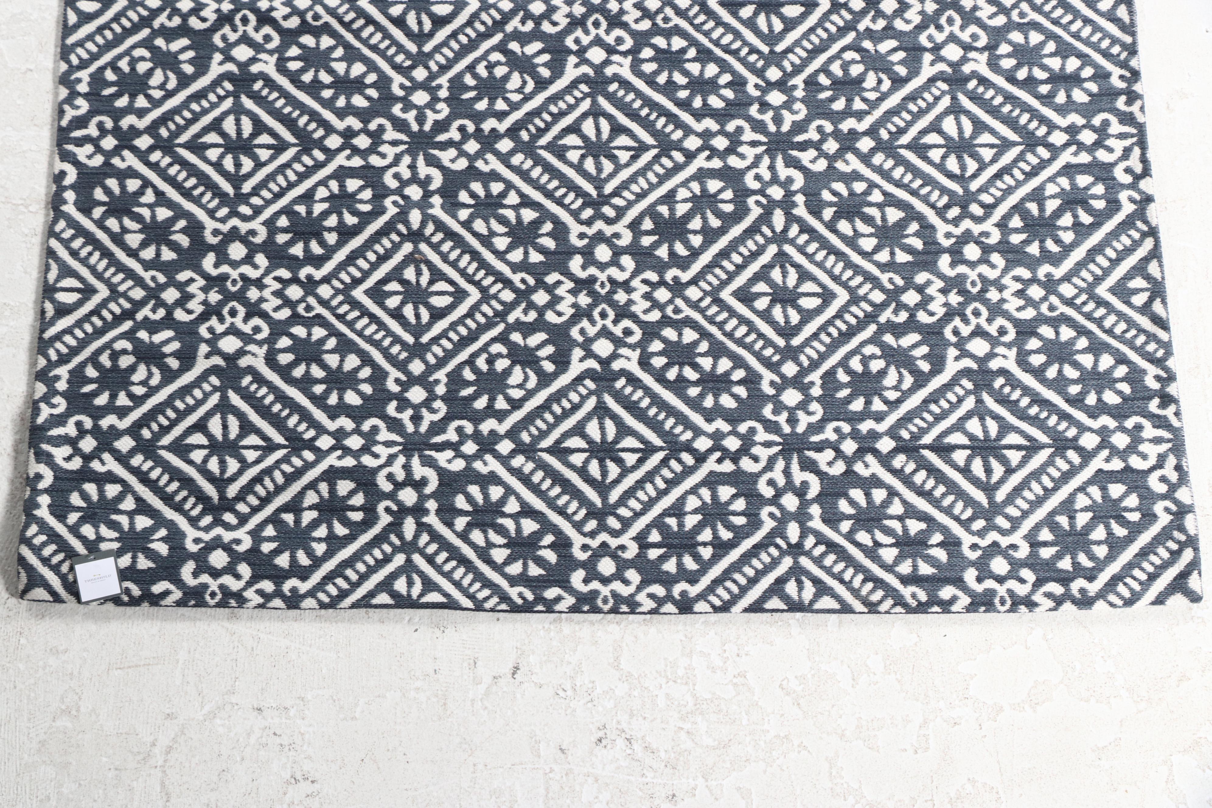 5'3 x 7'1 Machine Made Target Indigo and White Area Rug EBTH