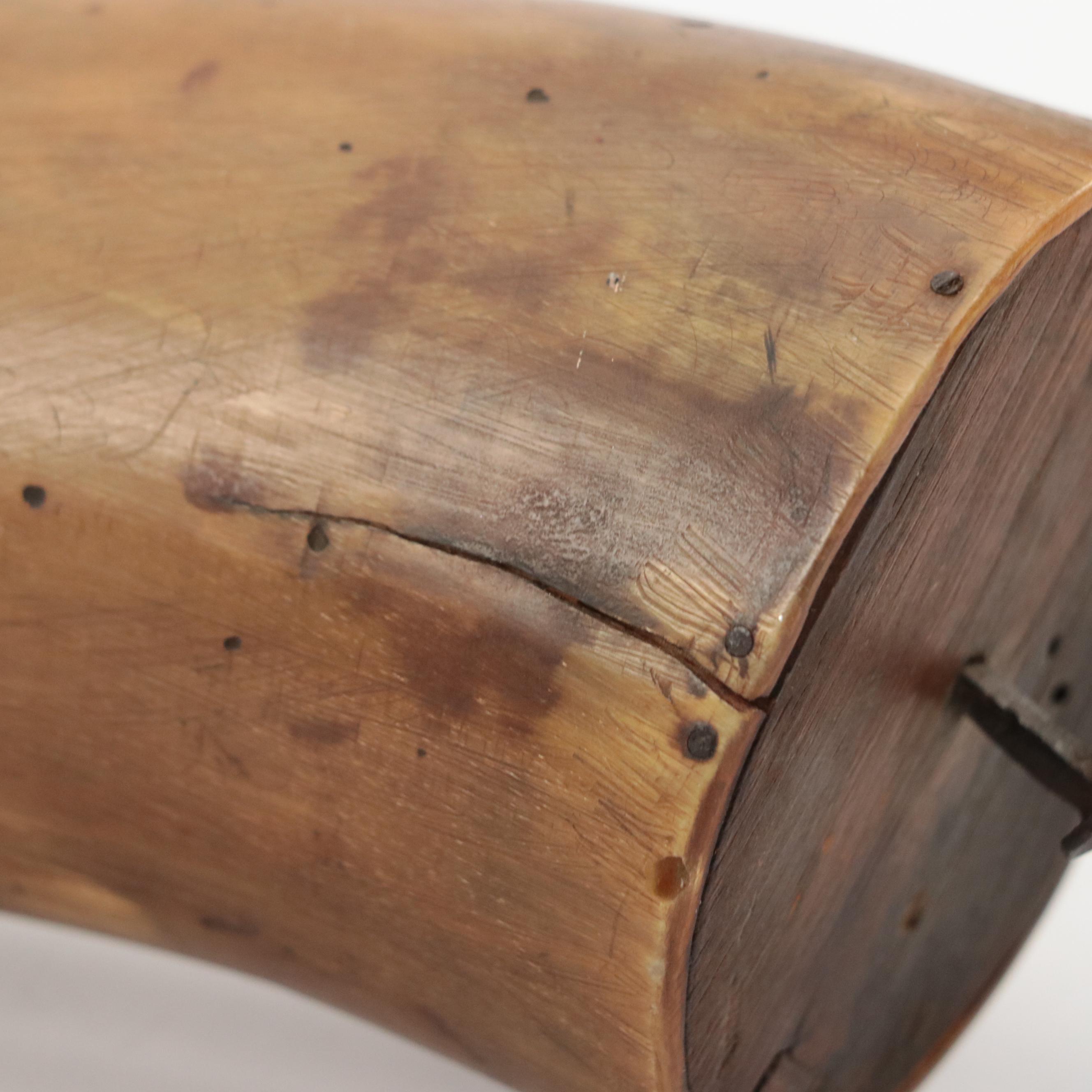 Gun Powder Horn with Engraved Design