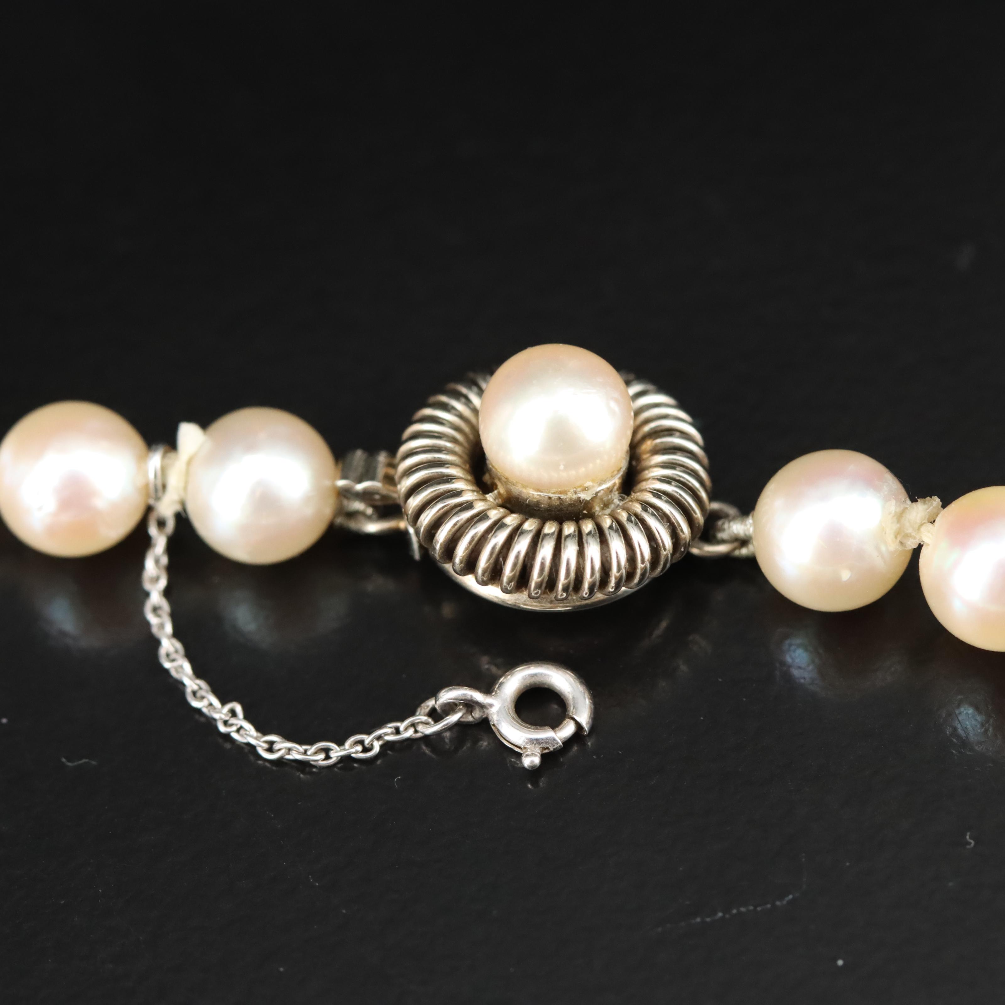 Graduated Pearl Necklace with 18K Clasp