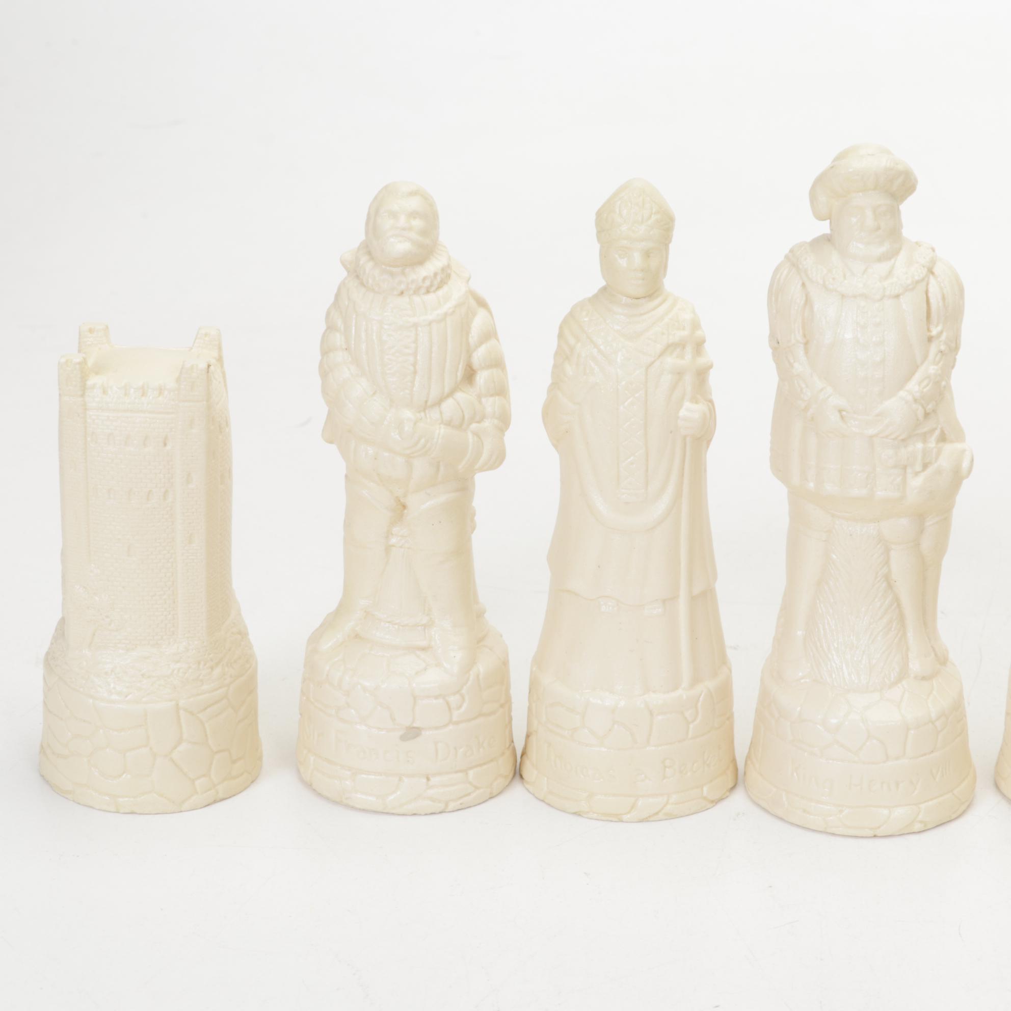 Berkeley "Scottish Heritage" Chess Set and Novelty British Royalty Chess Set