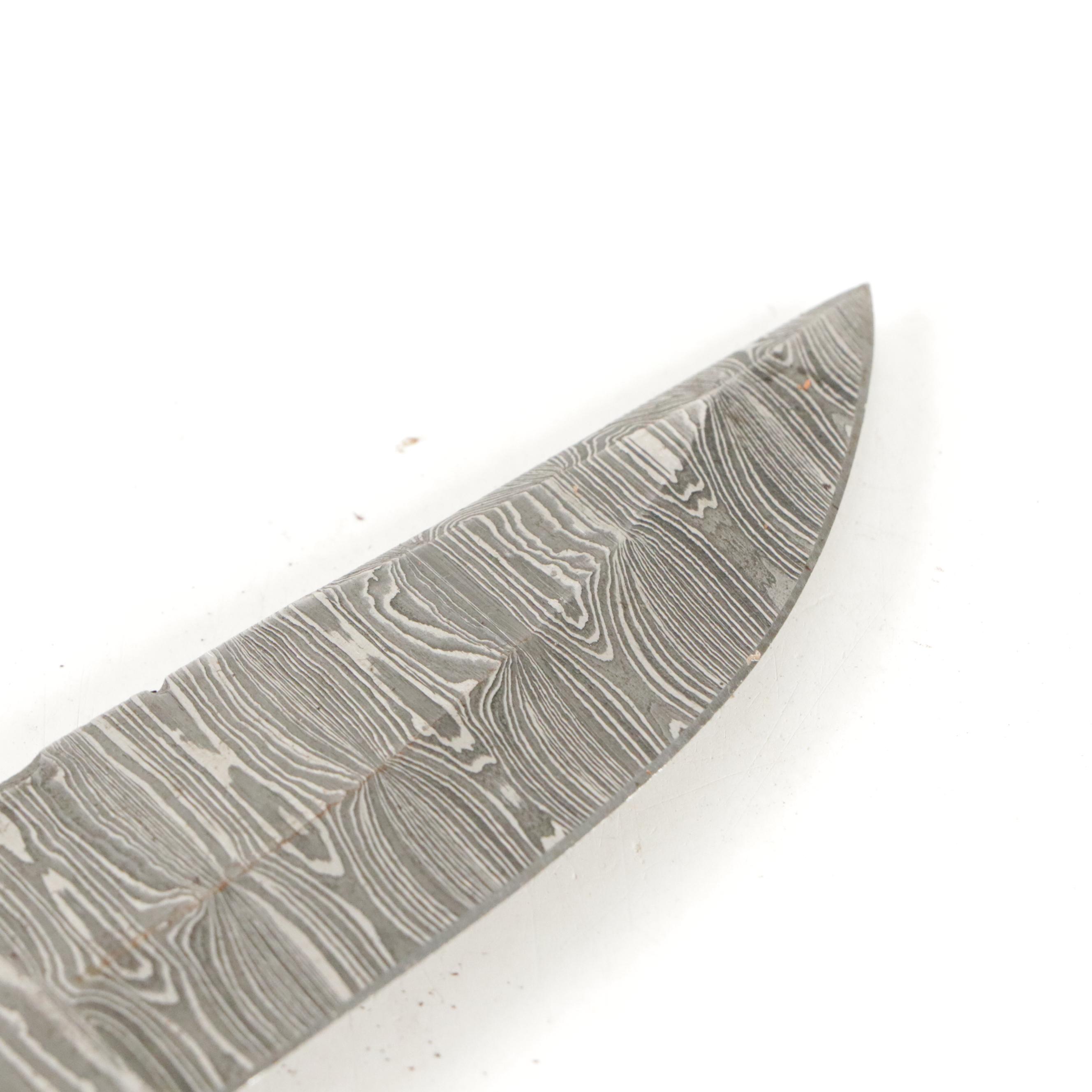 Hand-Crafted Damascus Steel Fixed Blade Knives with Leather Scabbards