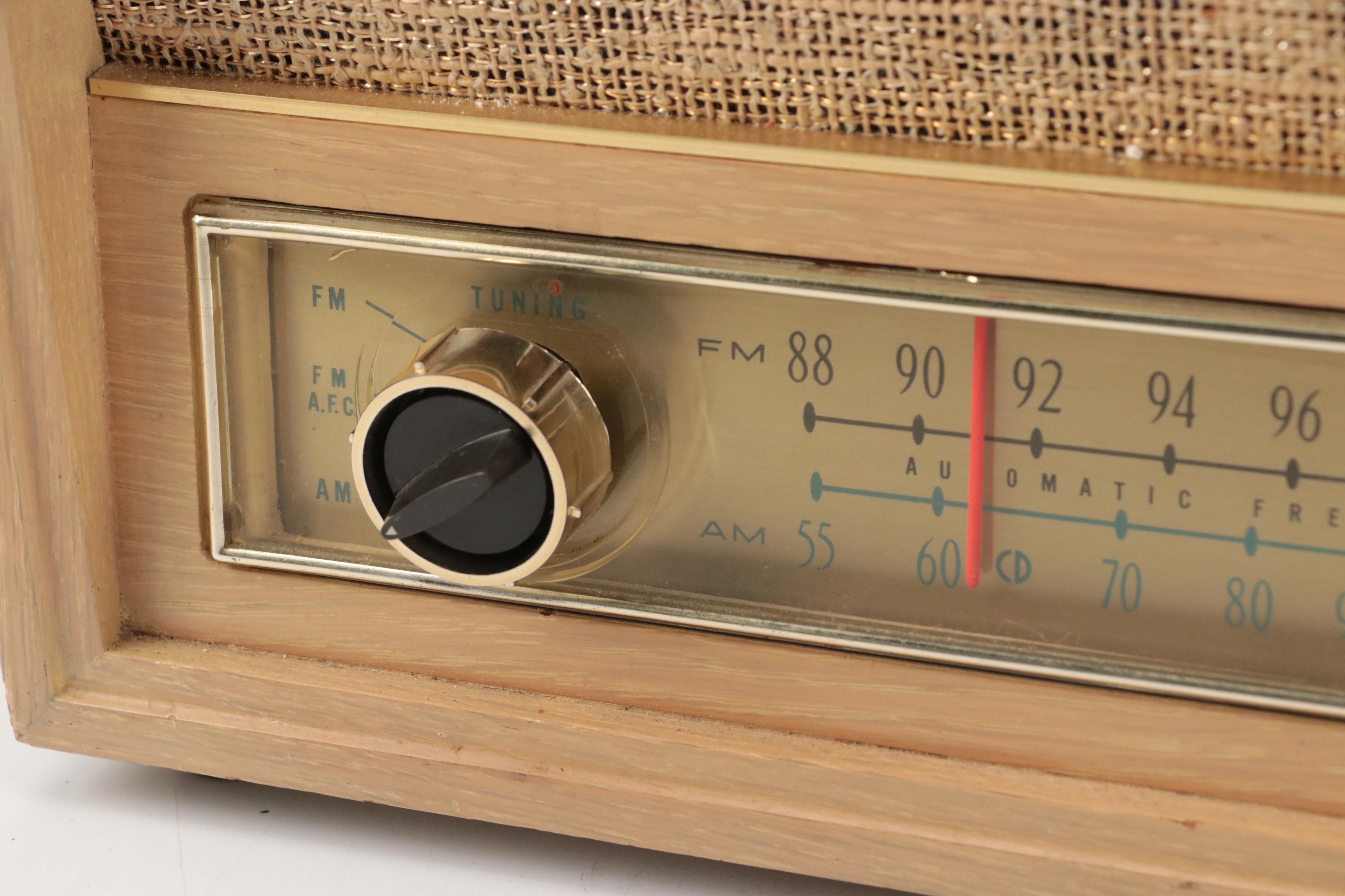 Zenith Radio Corporation AM/FM Long Distance Radio, Mid-20th Century