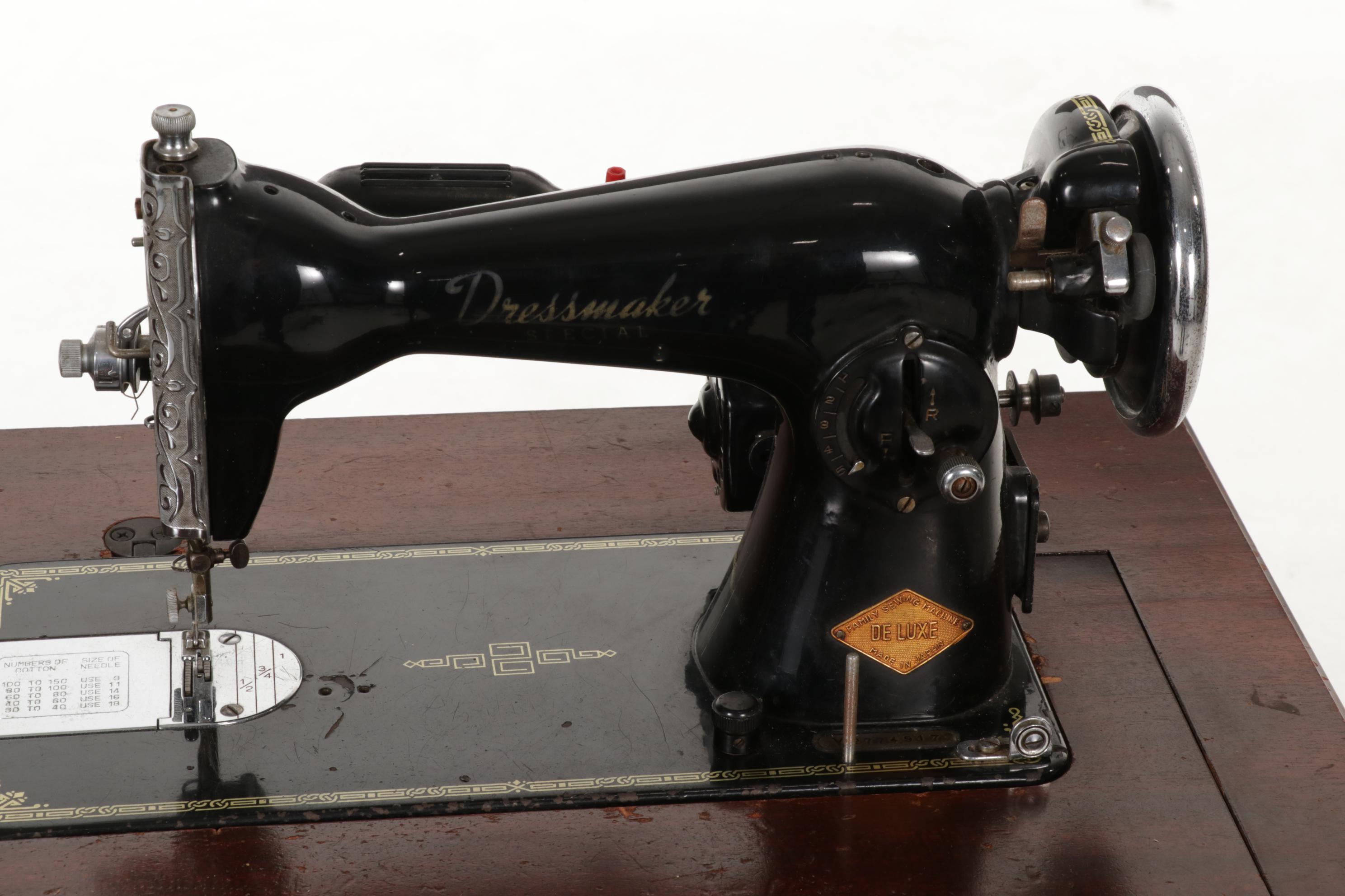 Dressmaker Special "De Luxe" Sewing Machine in Mahogany Cabinet
