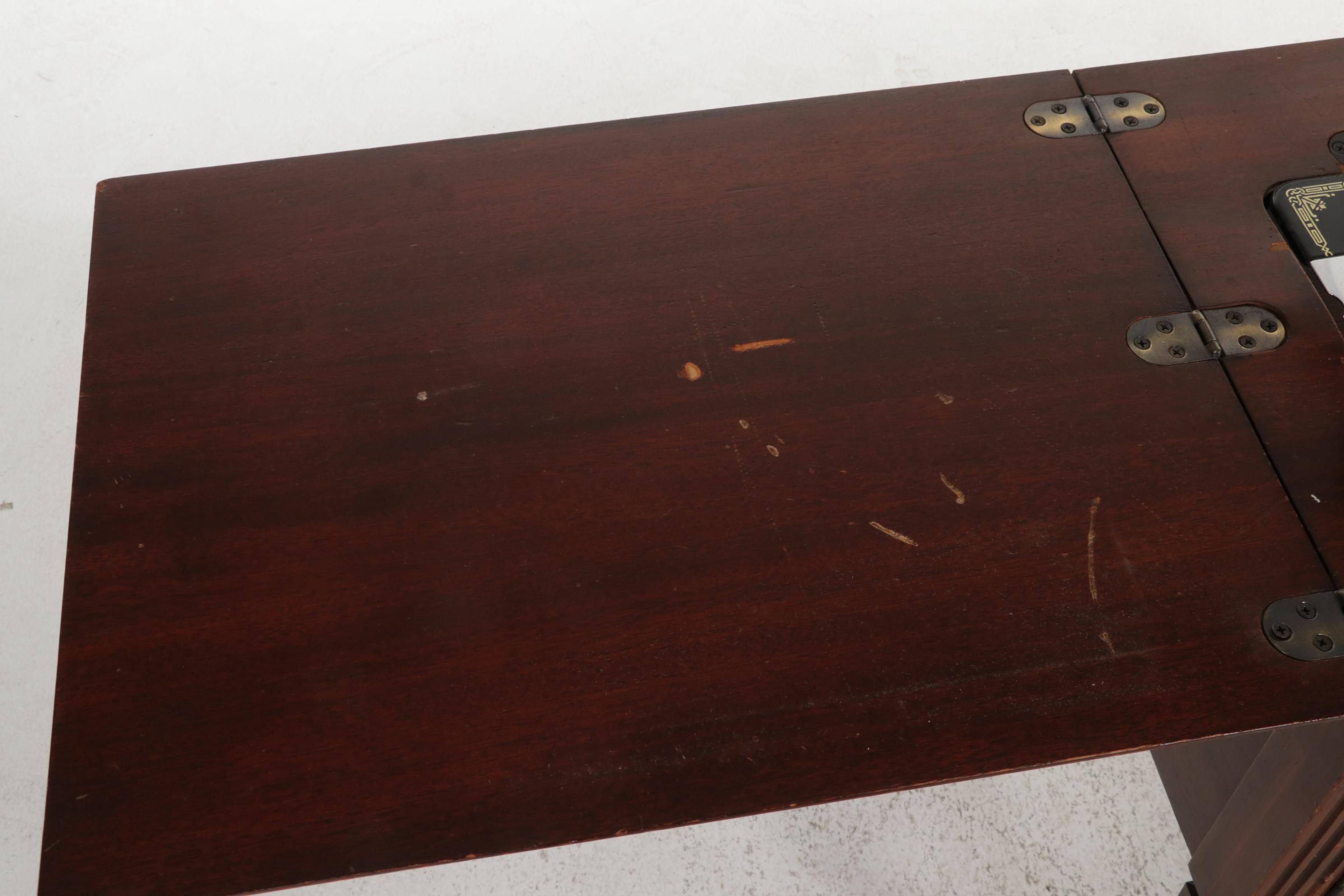 Dressmaker Special "De Luxe" Sewing Machine in Mahogany Cabinet