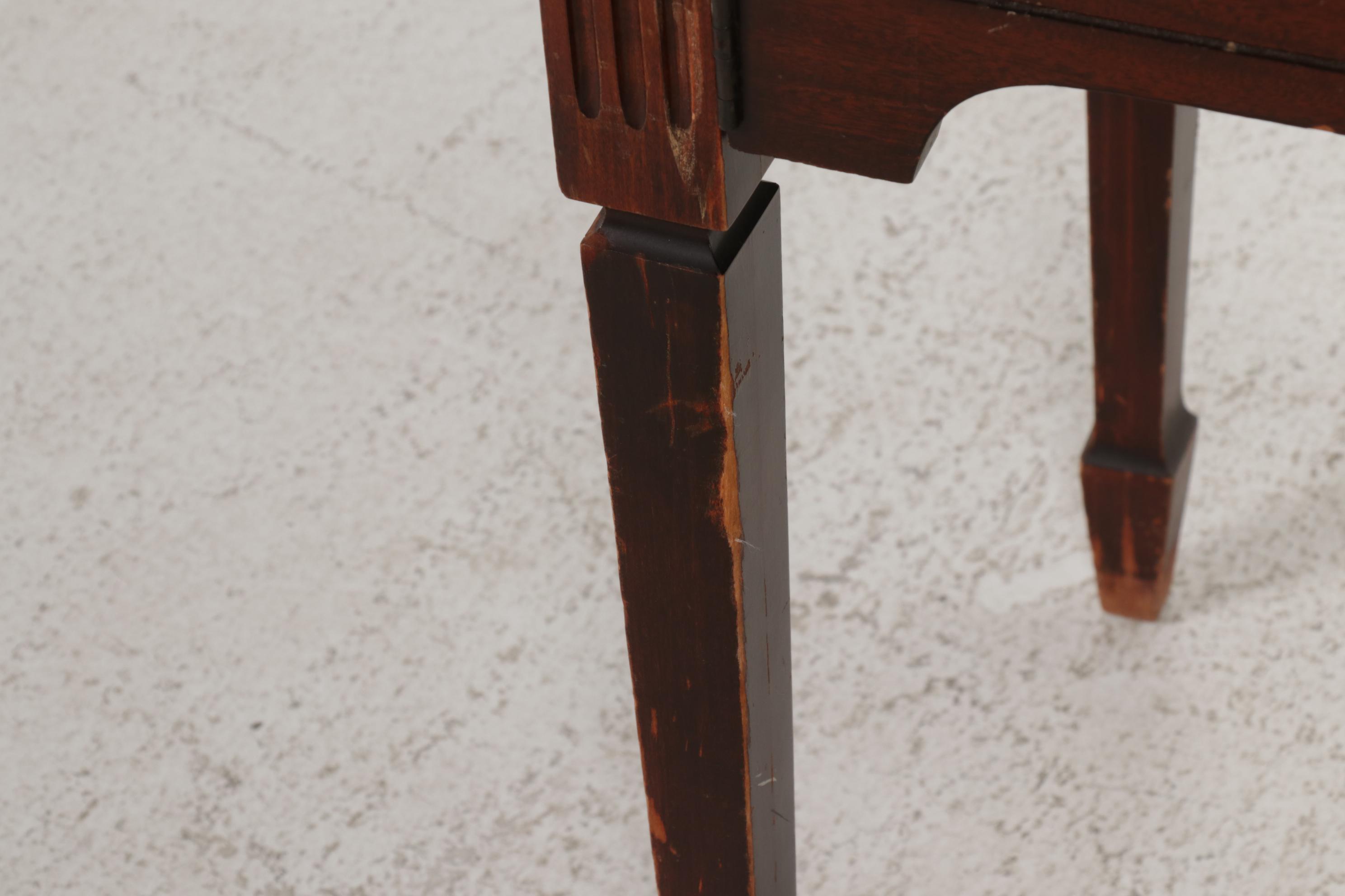 Dressmaker Special "De Luxe" Sewing Machine in Mahogany Cabinet