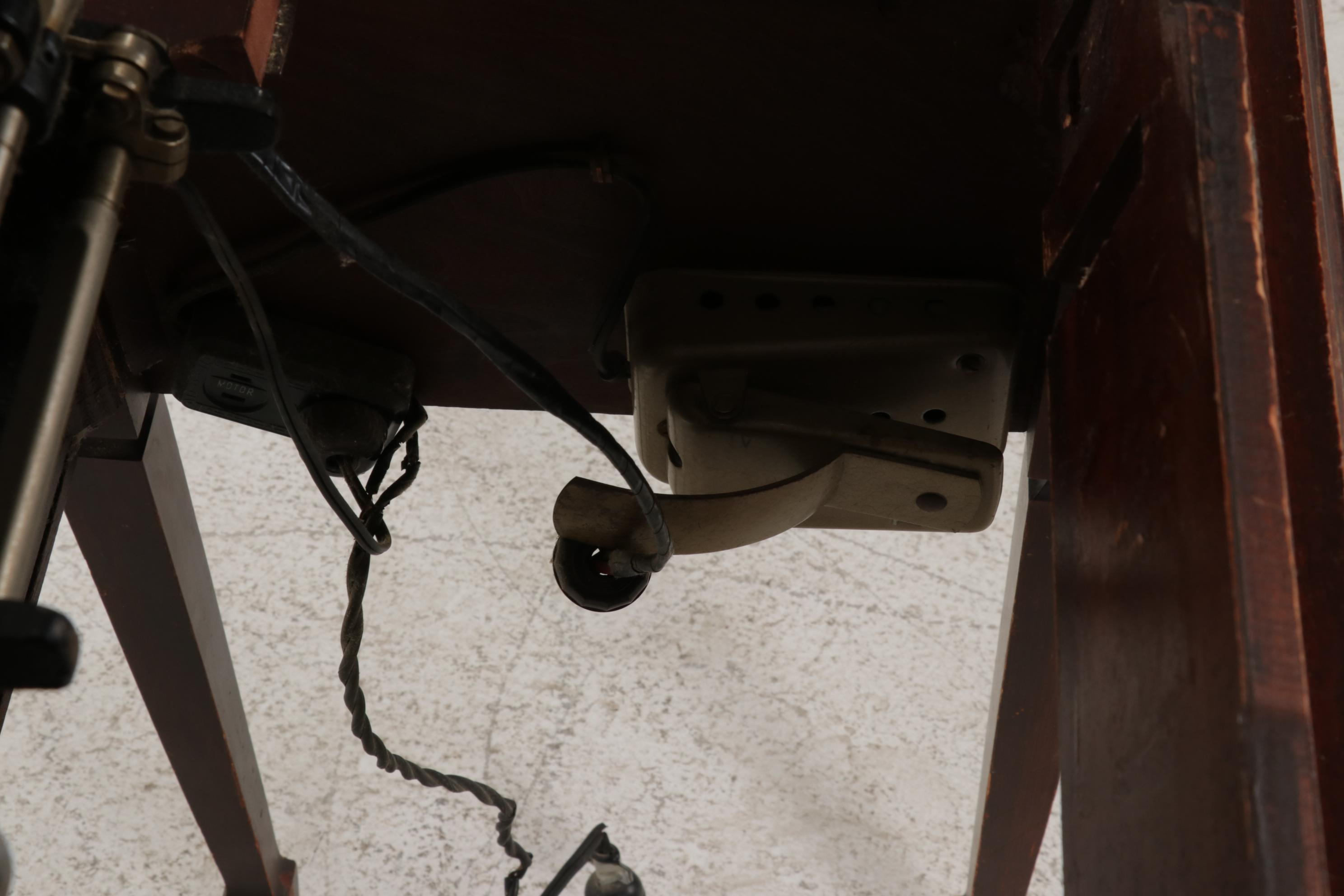 Dressmaker Special "De Luxe" Sewing Machine in Mahogany Cabinet