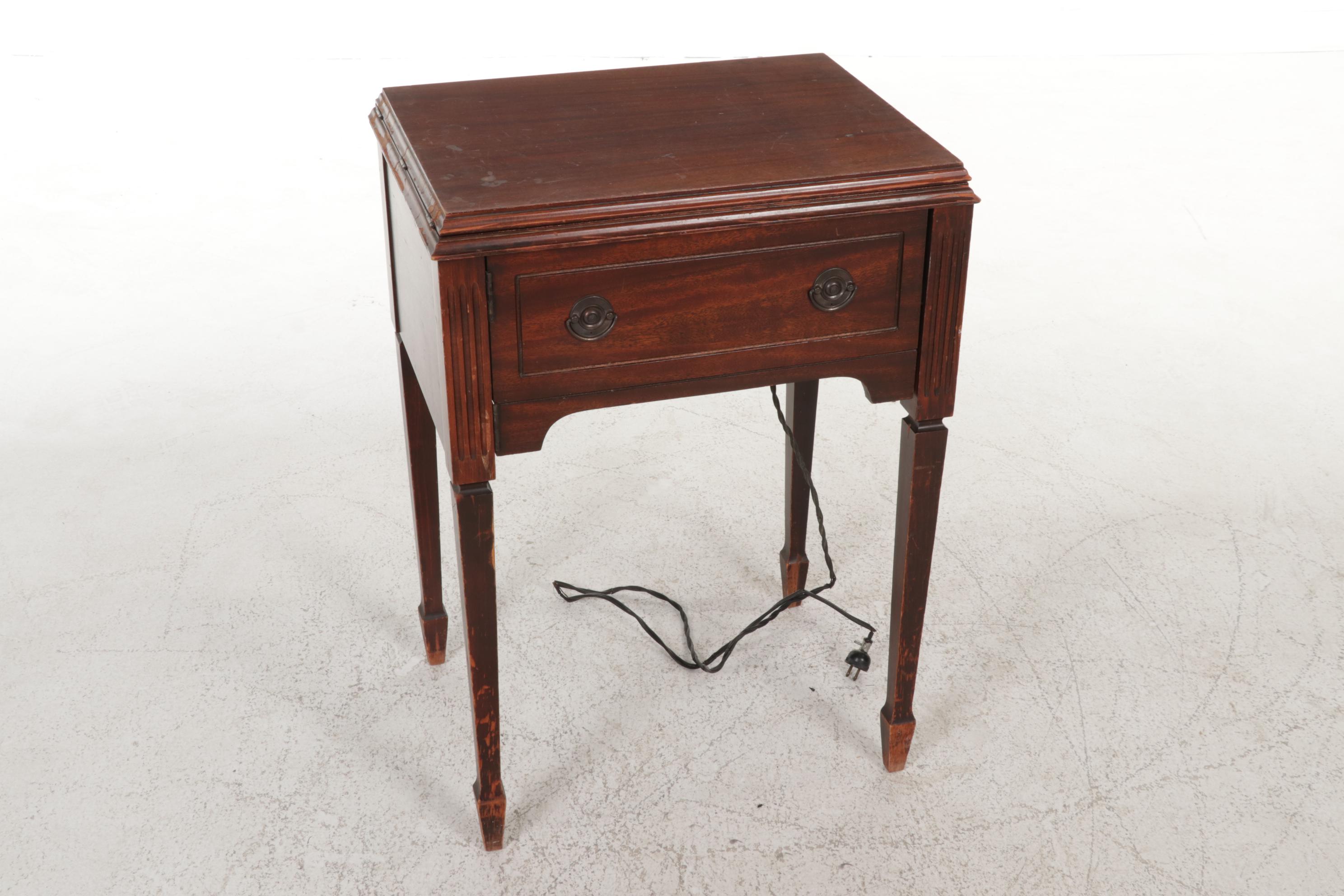 Dressmaker Special "De Luxe" Sewing Machine in Mahogany Cabinet