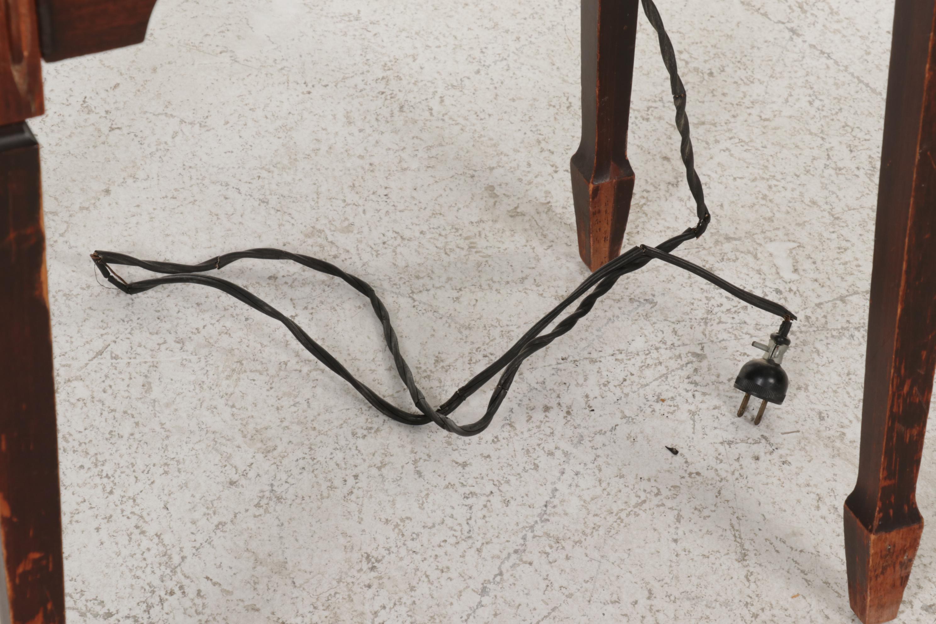 Dressmaker Special "De Luxe" Sewing Machine in Mahogany Cabinet