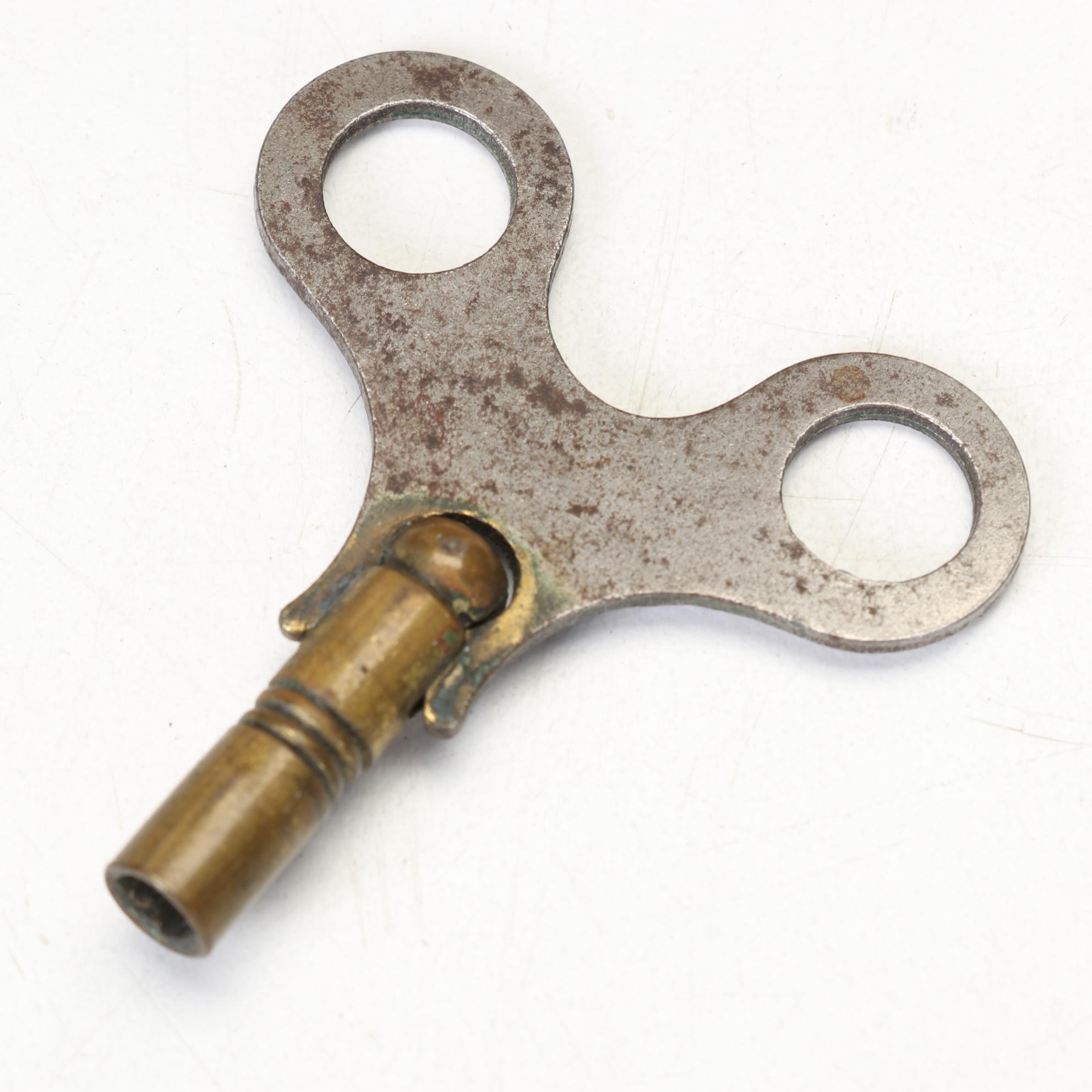 E. Ingraham & Co. Eastlake Style Oak Mantle Clock With Key, 19th Century