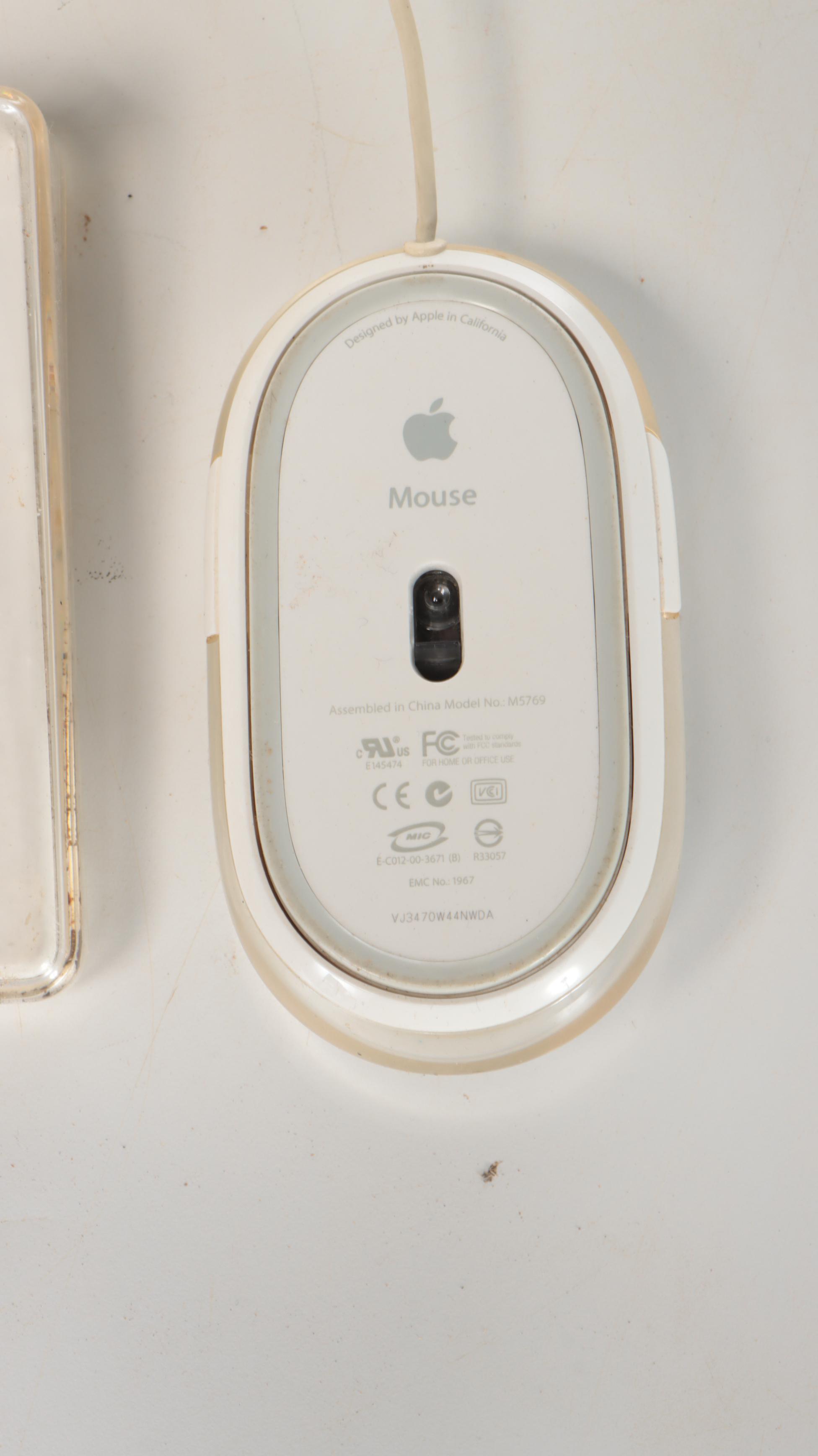 Apple iMac Desktop Computer with Keyboard, Mouse, Speakers