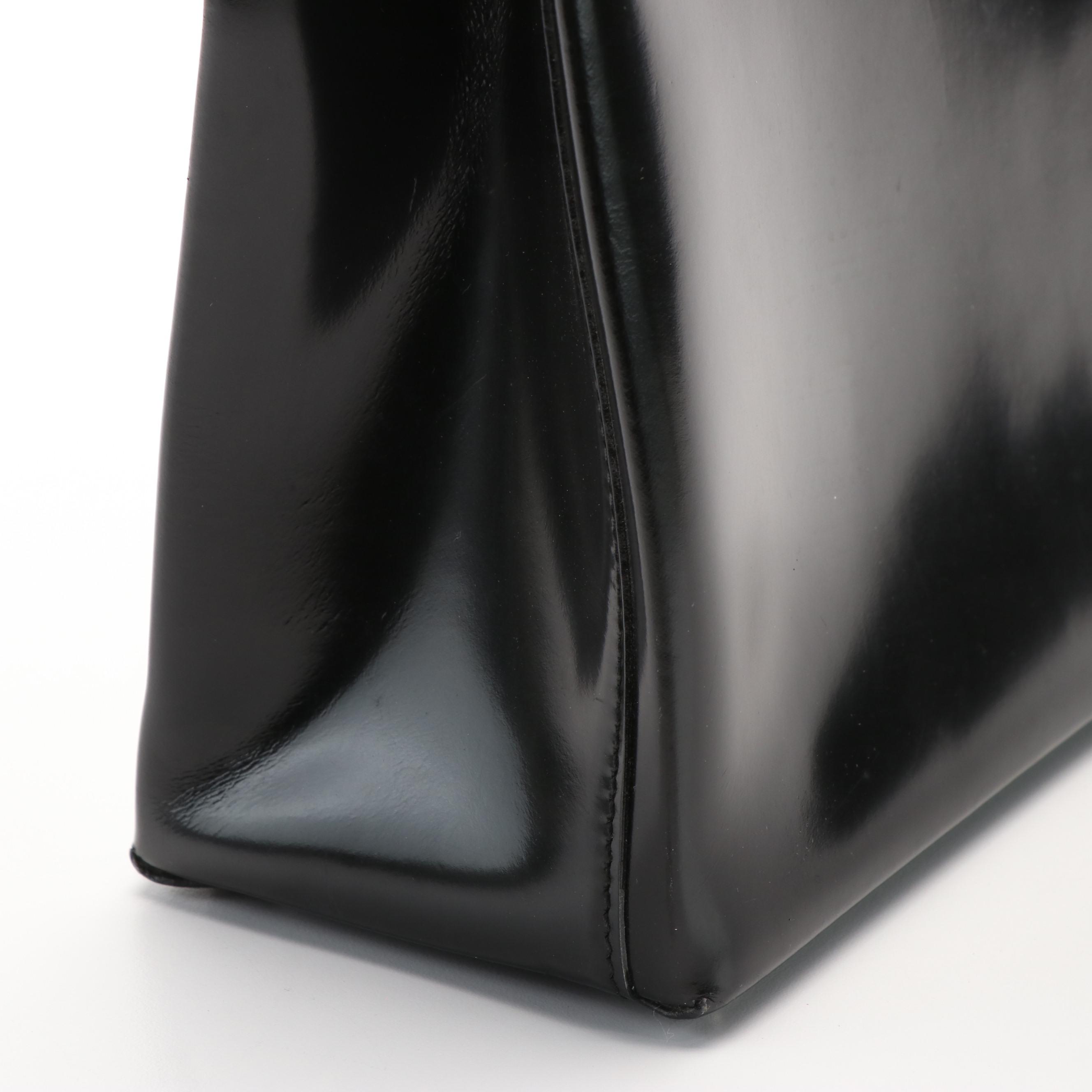 Salvatore Ferragamo Shoulder Bag in Black Leather