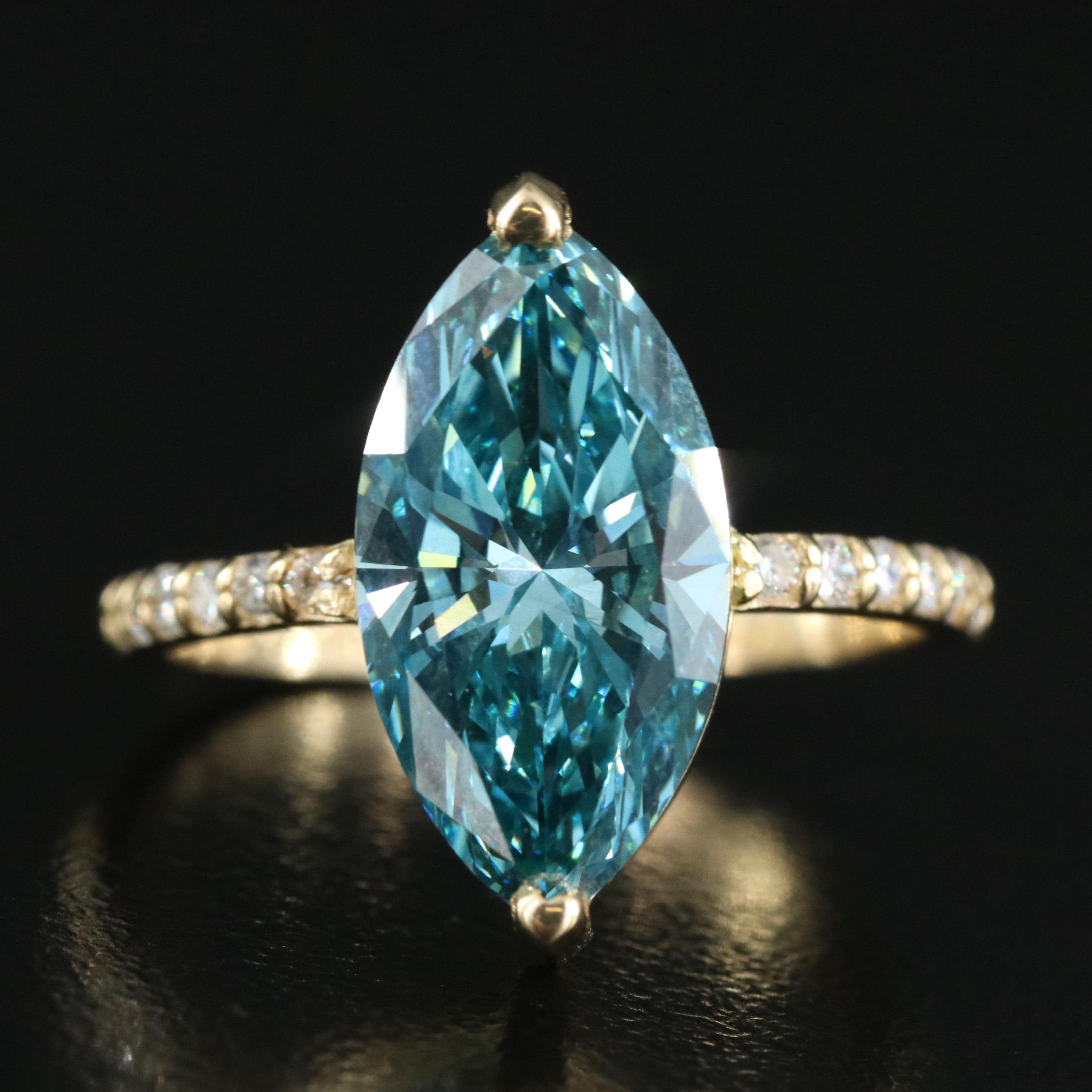 18K 3.87 CTW Diamond Ring (Origin Undetermined) Center Diamond