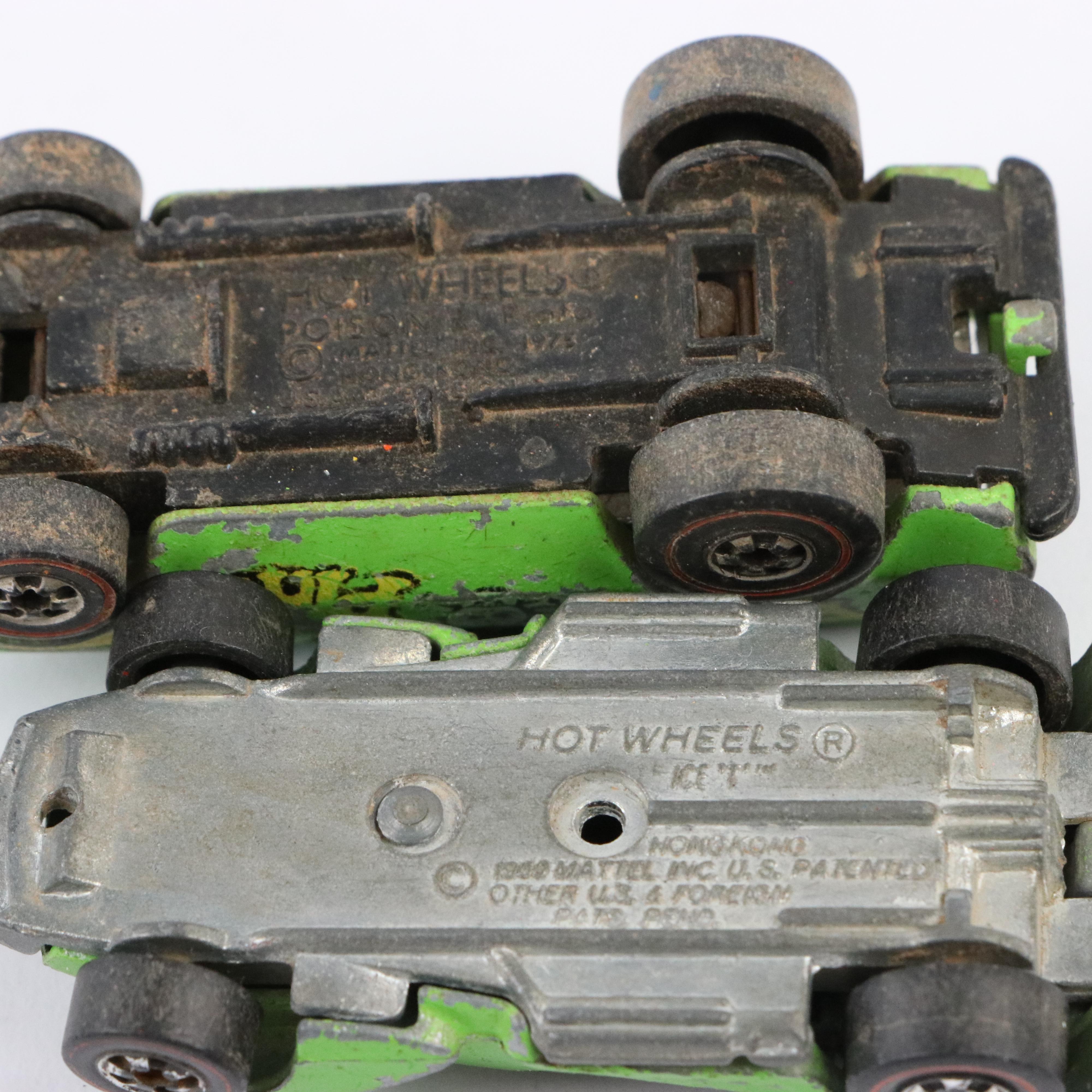 Hot Wheels Collector's Case with Redline Diecast Cars Including "Ferrari 321P"