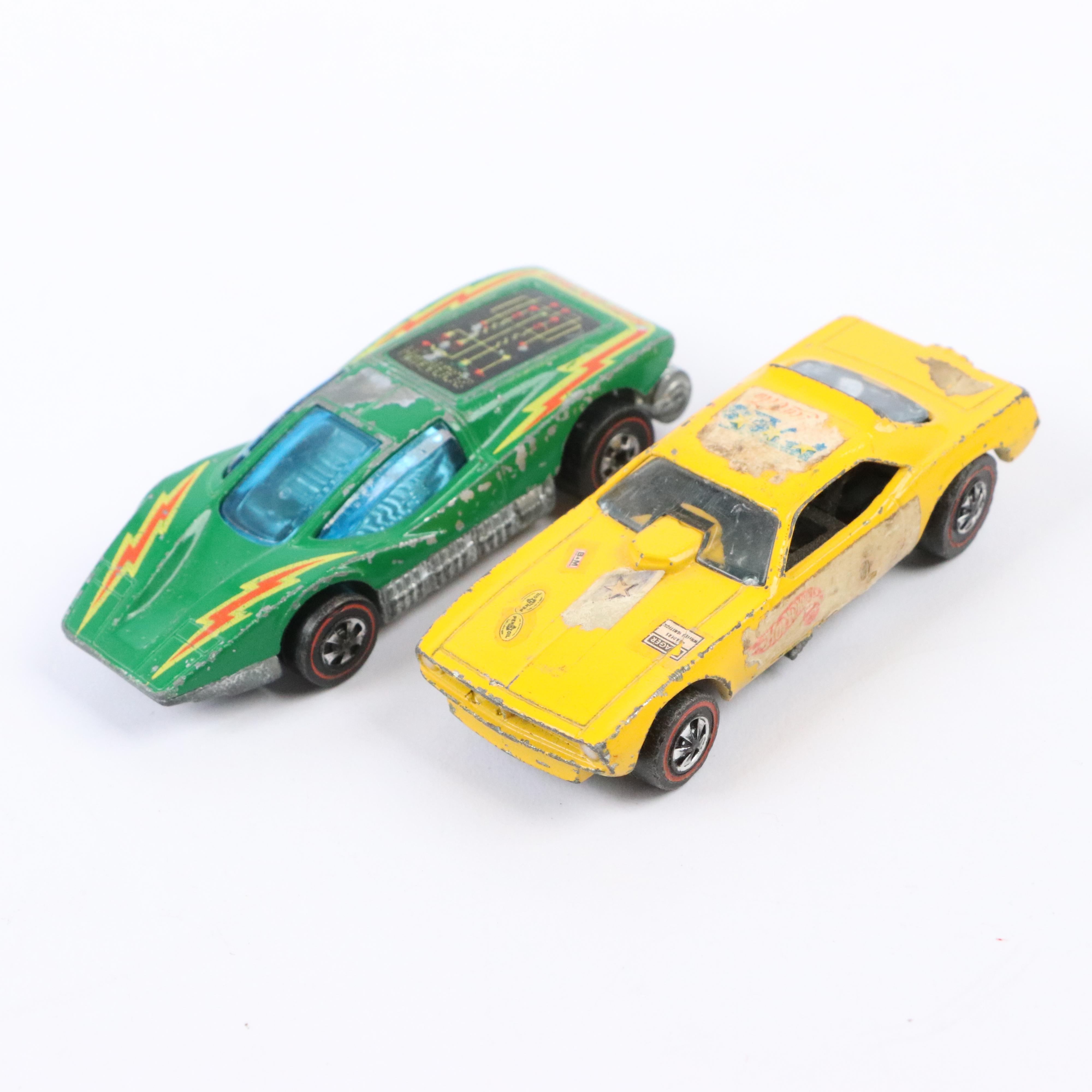 Hot Wheels Collector's Case with Redline Diecast Cars Including "Ferrari 321P"