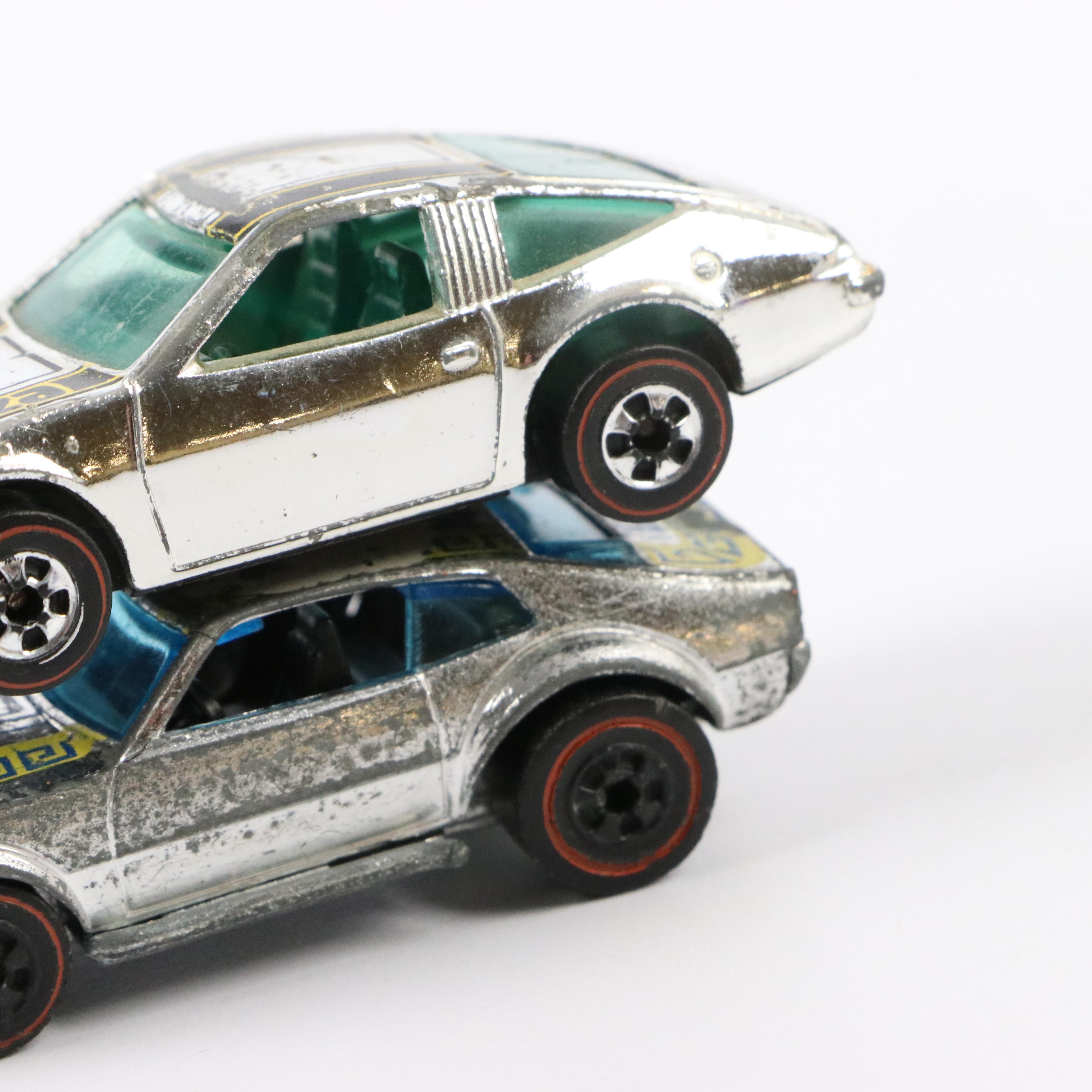 Hot Wheels Collector's Case with Redline Diecast Cars Including "Ferrari 321P"