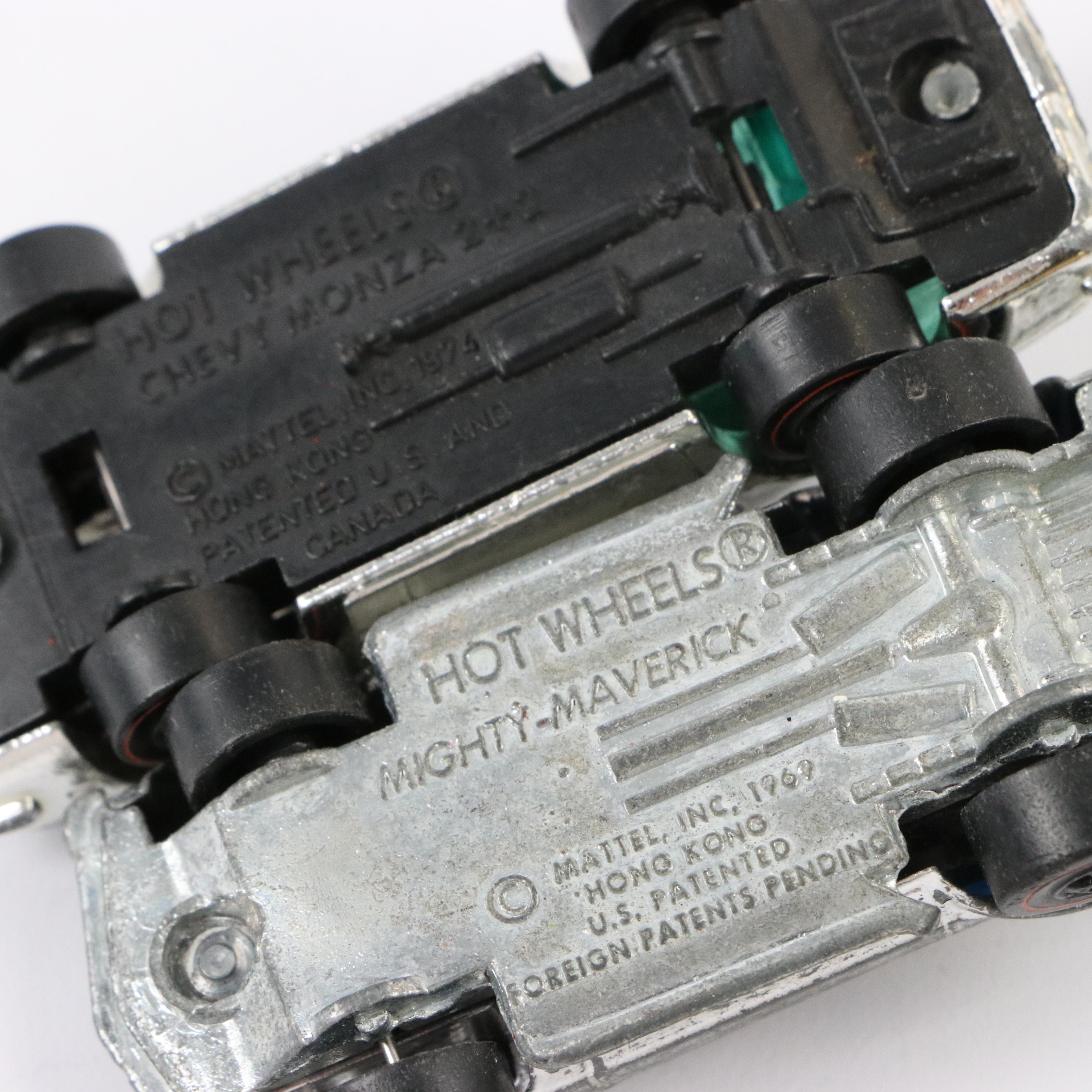 Hot Wheels Collector's Case with Redline Diecast Cars Including "Ferrari 321P"