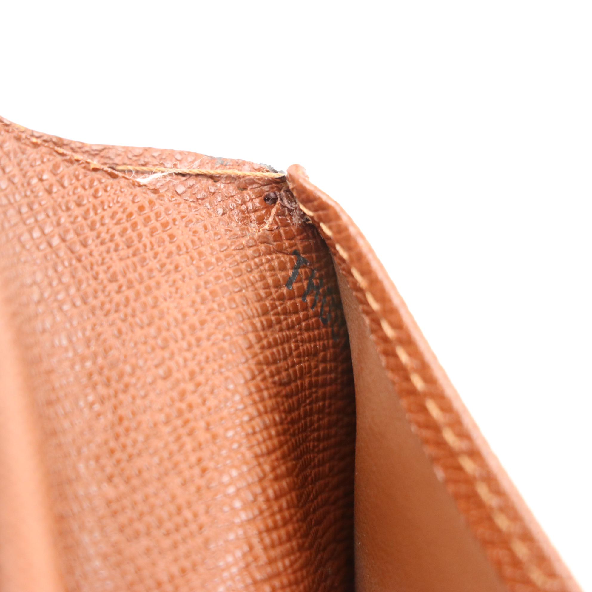 Louis Vuitton Porte Viennois Kiss Lock Coin Purse Wallet in Monogram Canvas