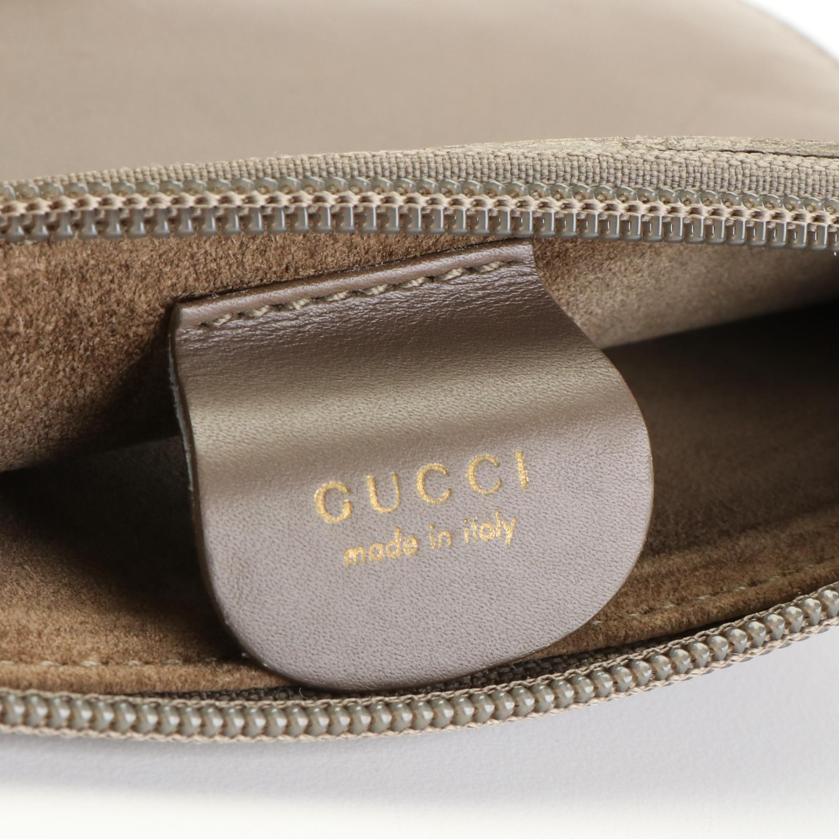 Gucci Shoulder Bag in Smooth Leather with Black Bamboo Handle and Zip Pouch