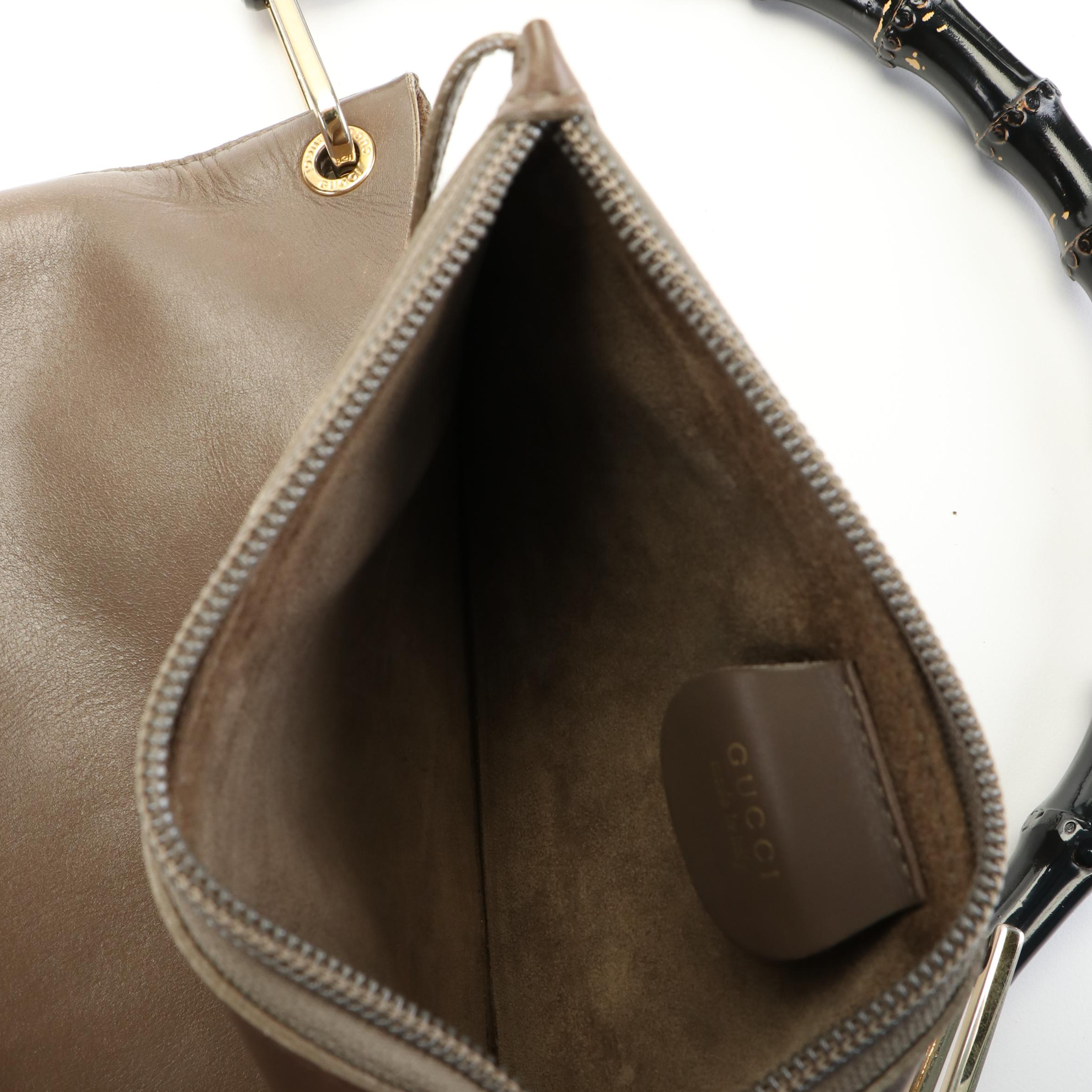 Gucci Shoulder Bag in Smooth Leather with Black Bamboo Handle and Zip Pouch
