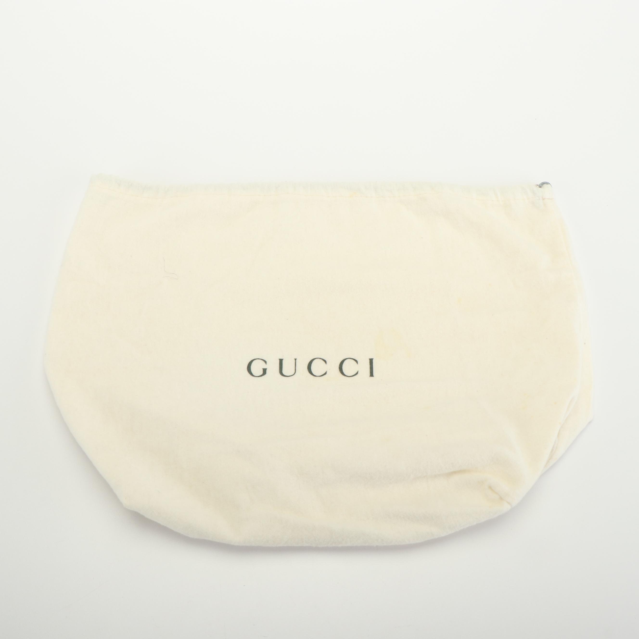 Gucci Shoulder Bag in Smooth Leather with Black Bamboo Handle and Zip Pouch