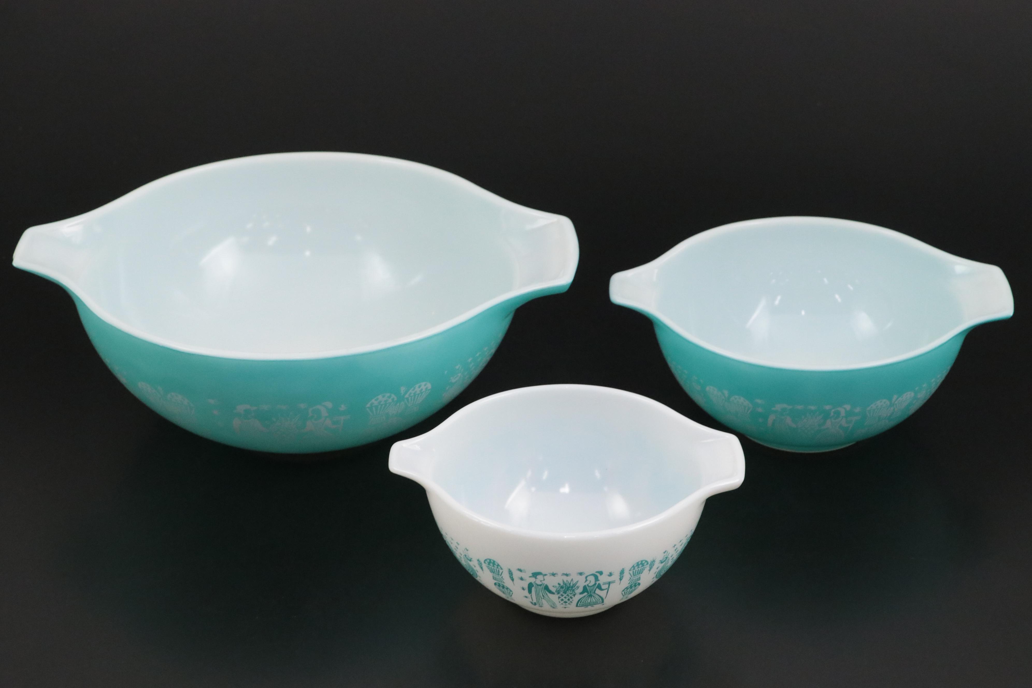 Pyrex "Butterprint" Nesting Bowls, Mid-20th Century
