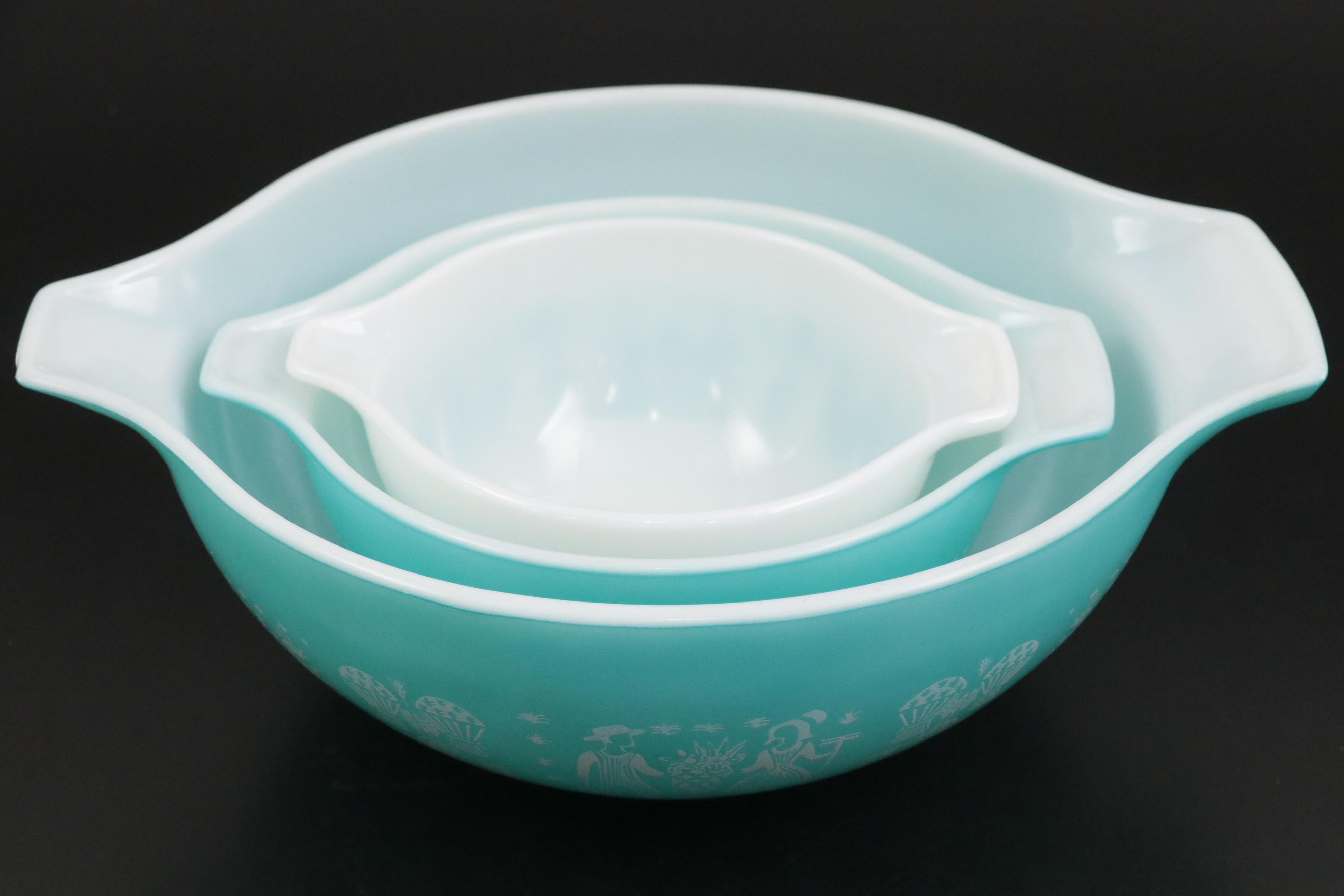 Pyrex "Butterprint" Nesting Bowls, Mid-20th Century