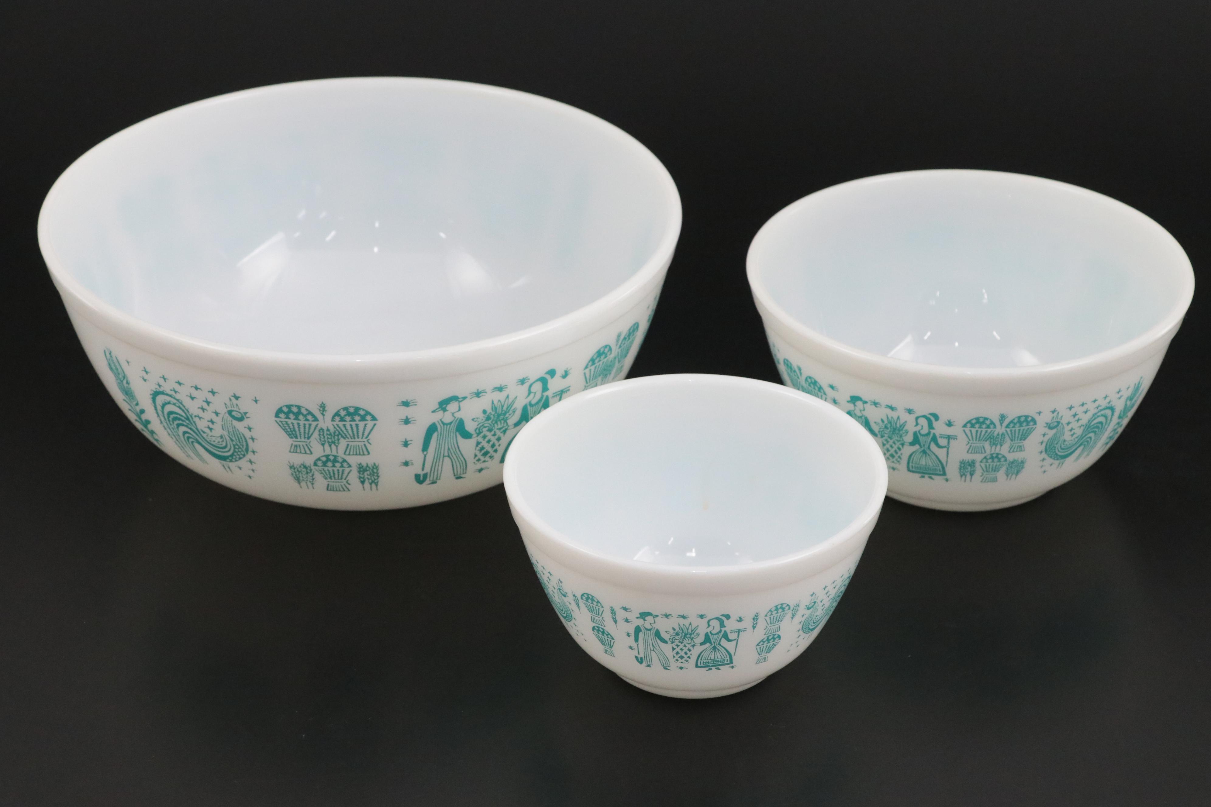 Pyrex "Butterprint" Nesting Bowls, Mid-20th Century