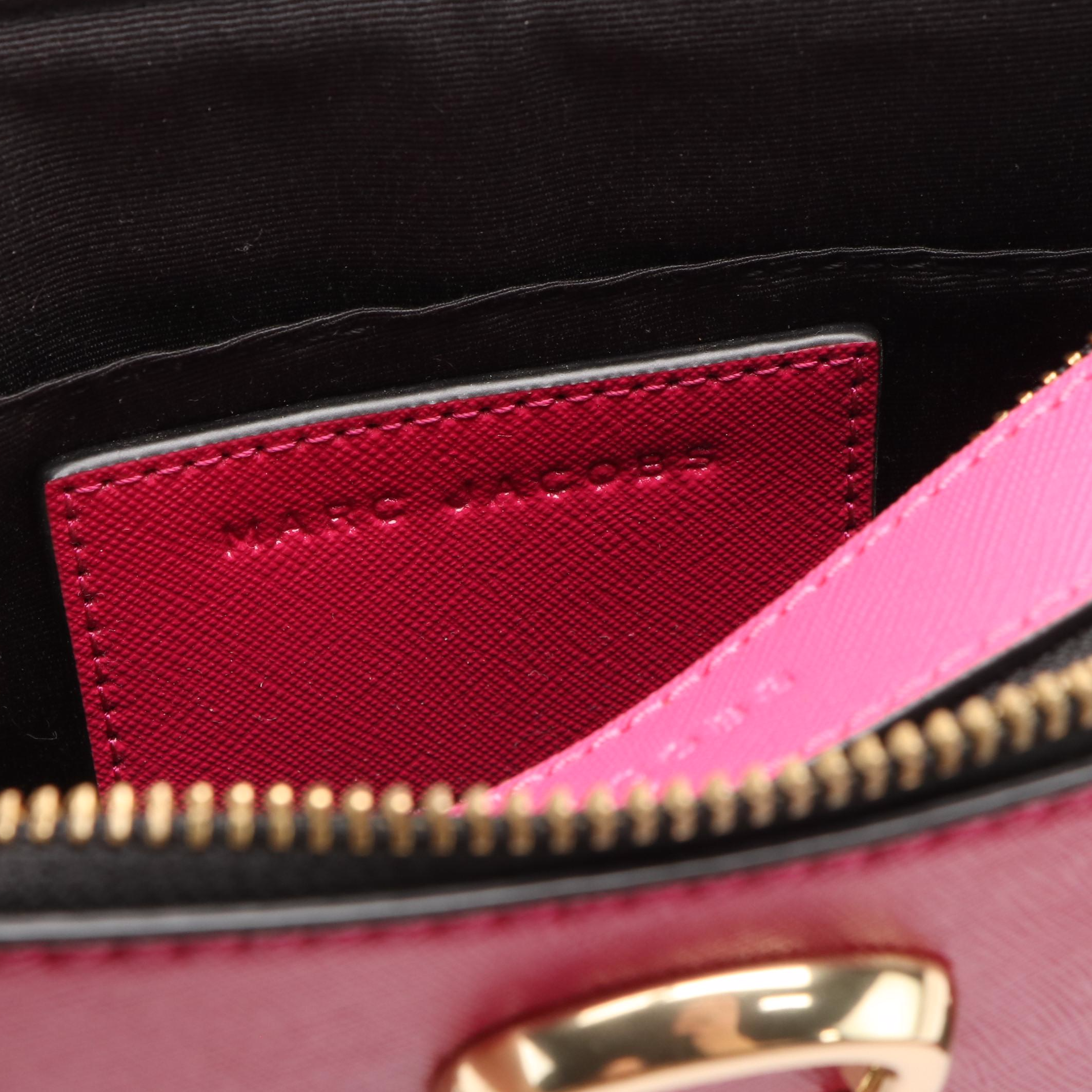 Marc Jacobs The Snapshot Crossbody Bag in Shiny Pink Colorblock Saffiano Leather