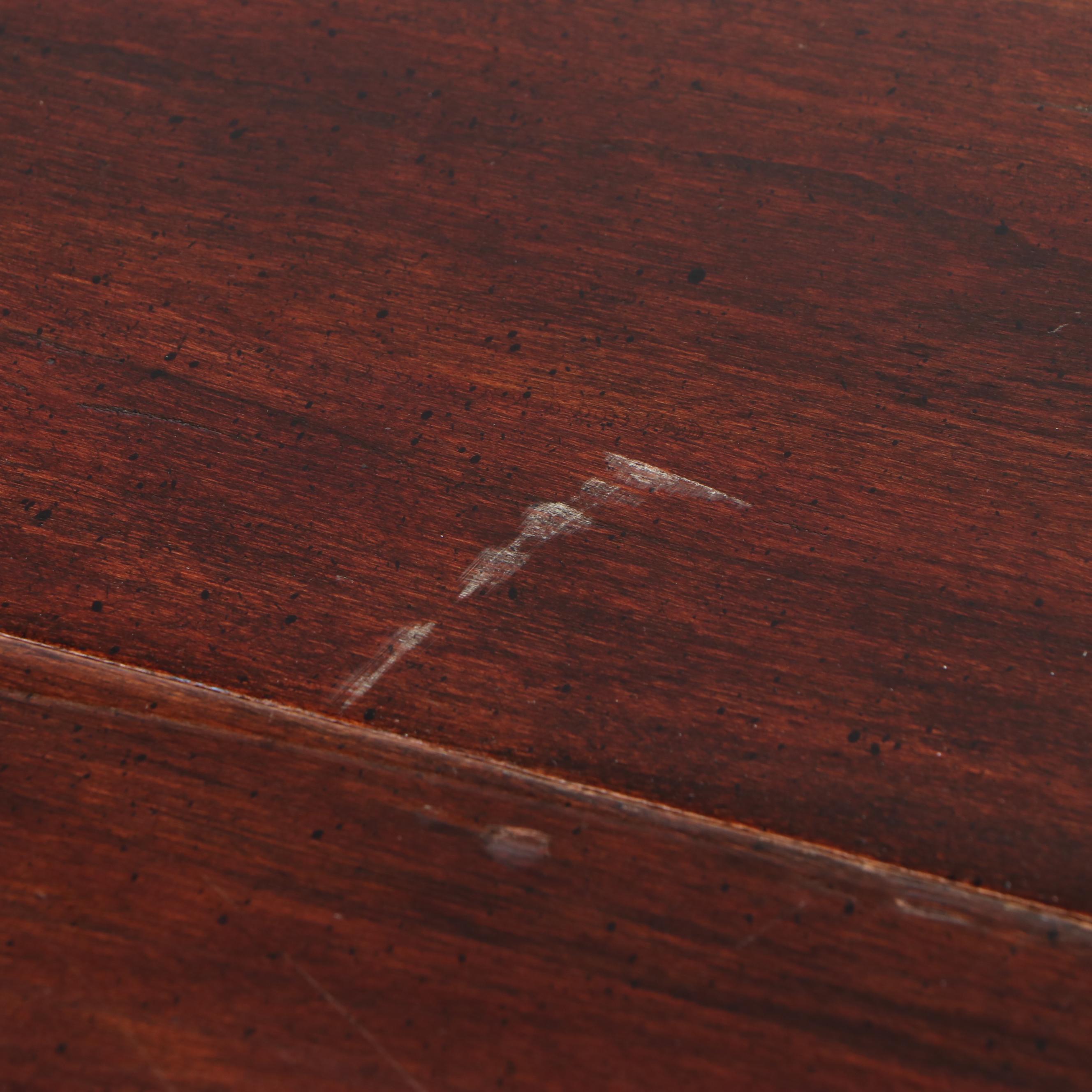 Queen Anne Style Mottled Mahogany Finish Drop Leaf Coffee Table