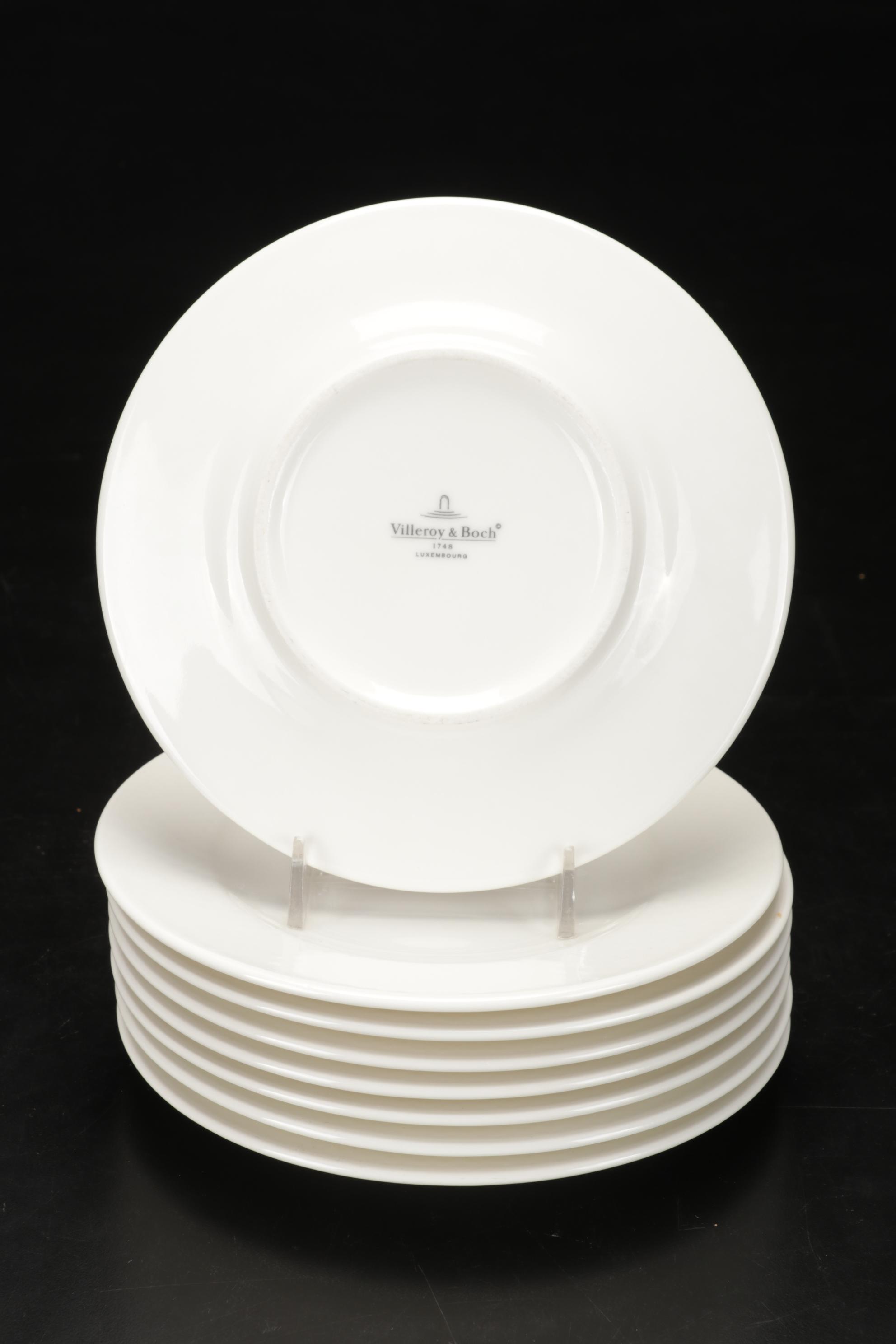 Mikasa "Richelieu" Water Goblets and Villeroy & Boch White Dinnerware