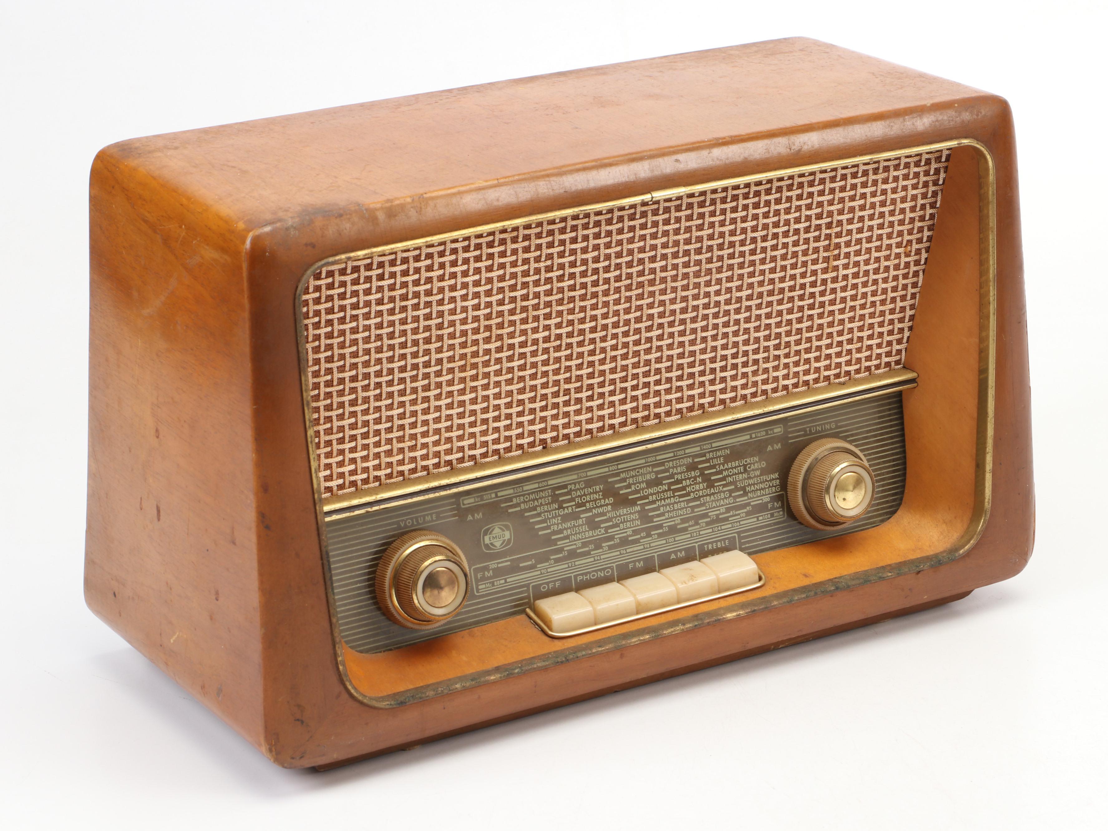 Zenith Chassis 8 Long Distance Radio and EMUD Rekord Junior 196 Tube Radio