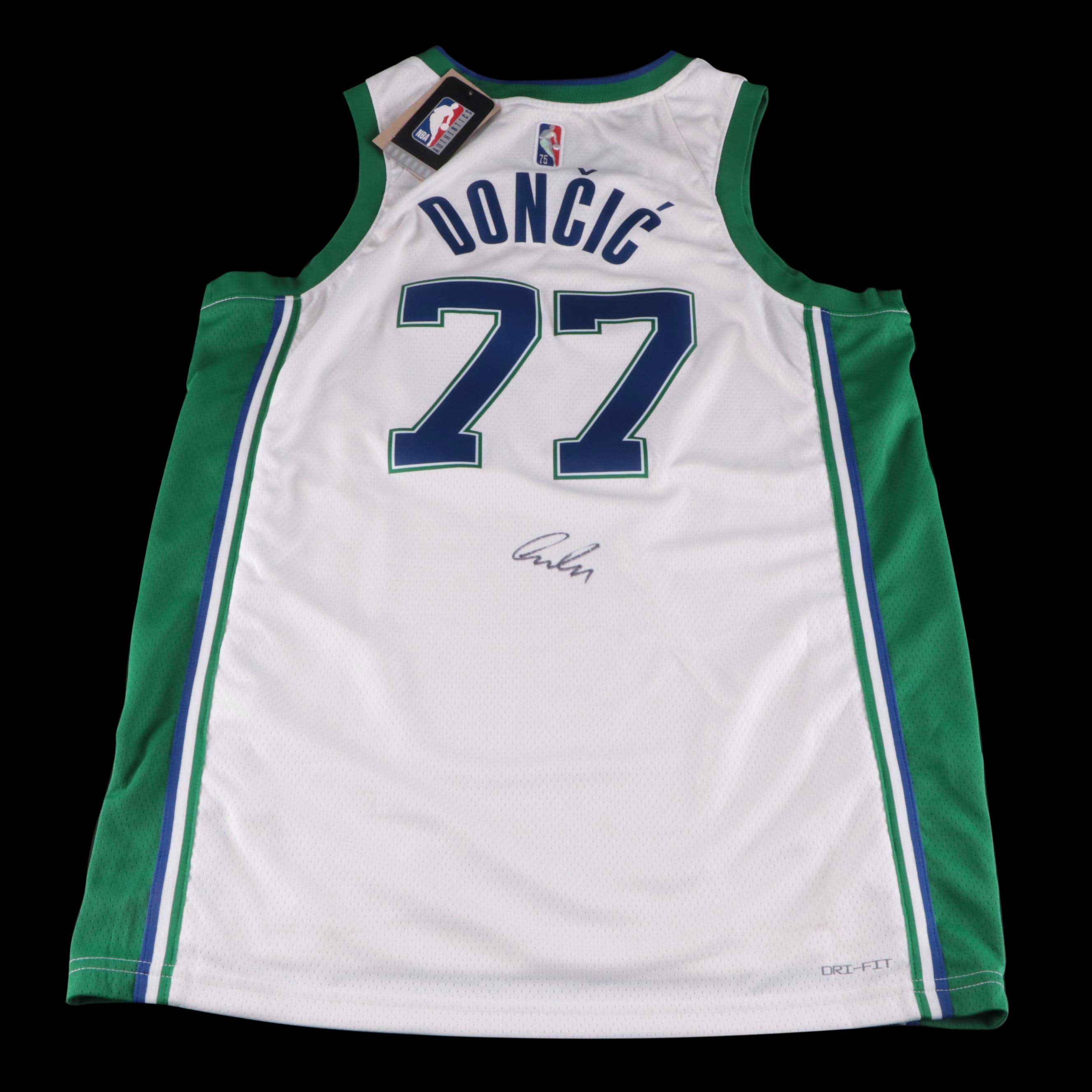 Luka Dončić Signed Dallas Mavericks Nike NBA Basketball Jersey