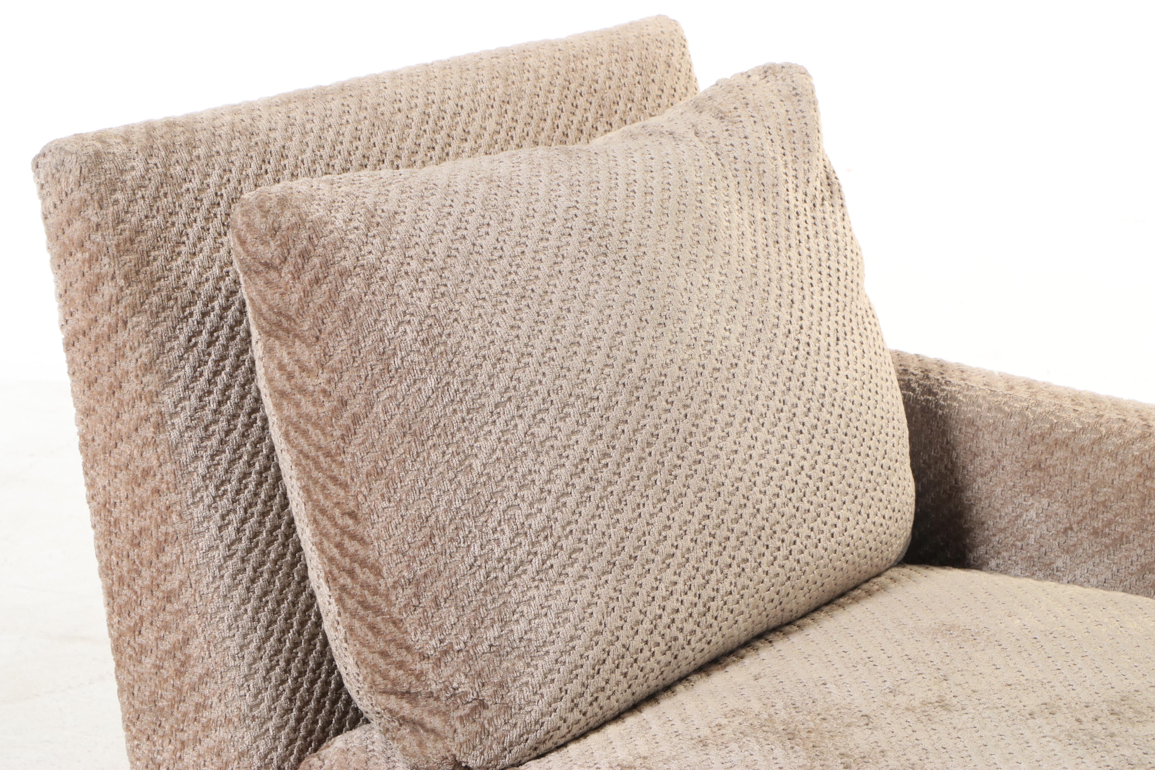 Lee Industries Custom-Upholstered Right-Arm-Facing Chaise Lounge