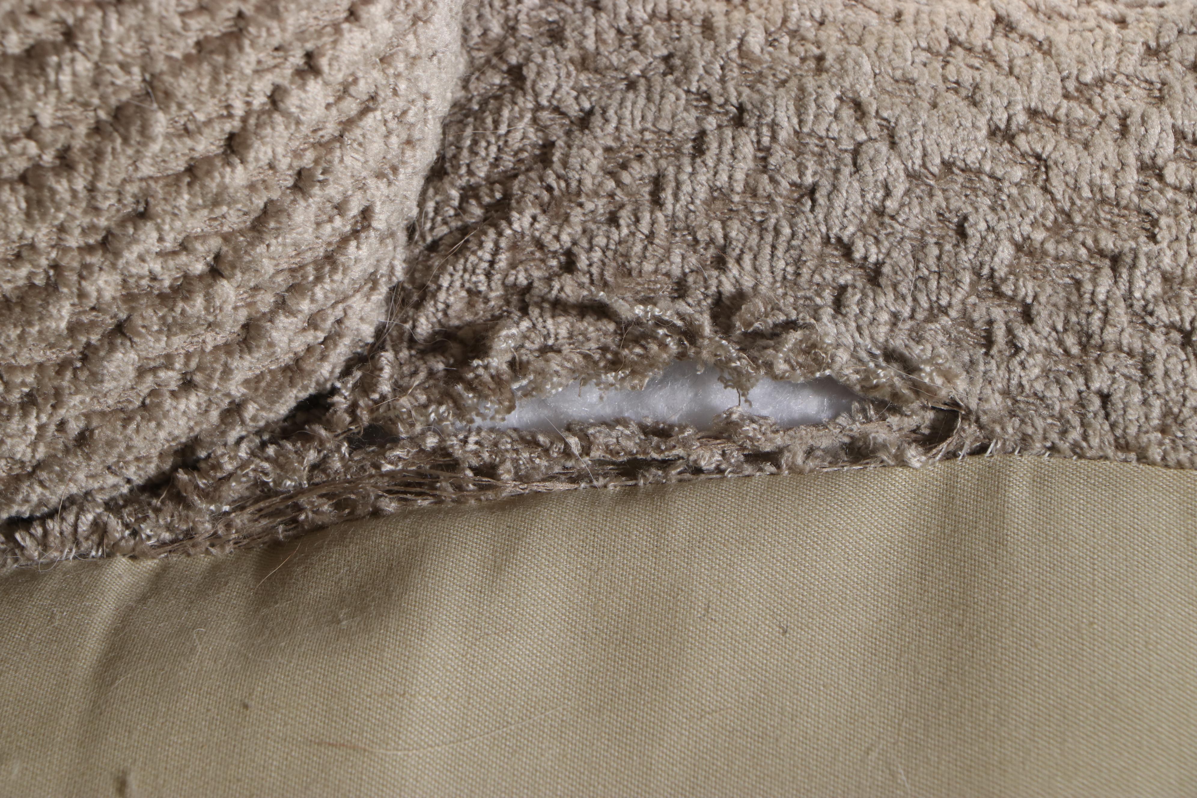 Lee Industries Custom-Upholstered Right-Arm-Facing Chaise Lounge