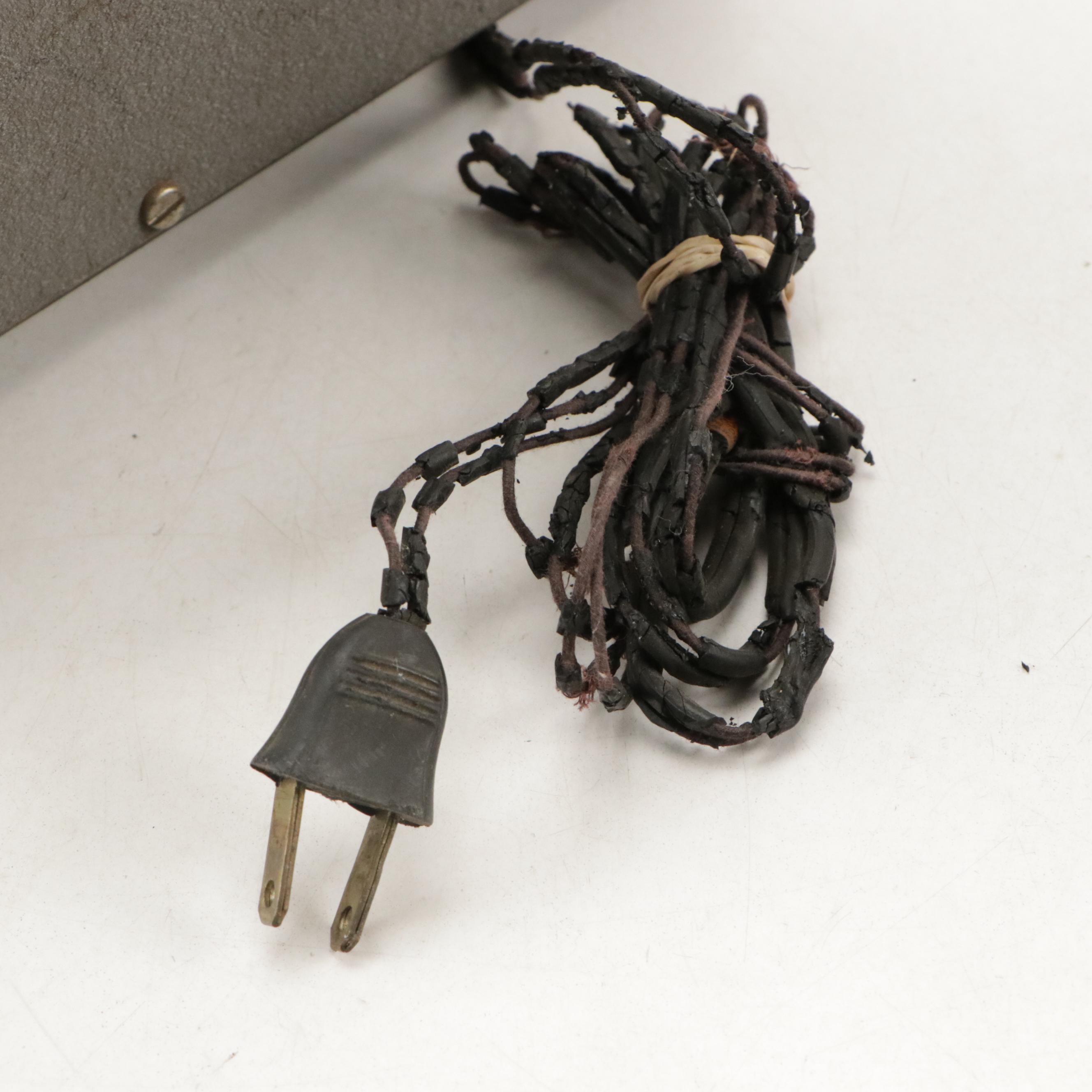 Heathkit RF Signal Generator and Battery Eliminatar with Zell Pyrez Glass Fuses