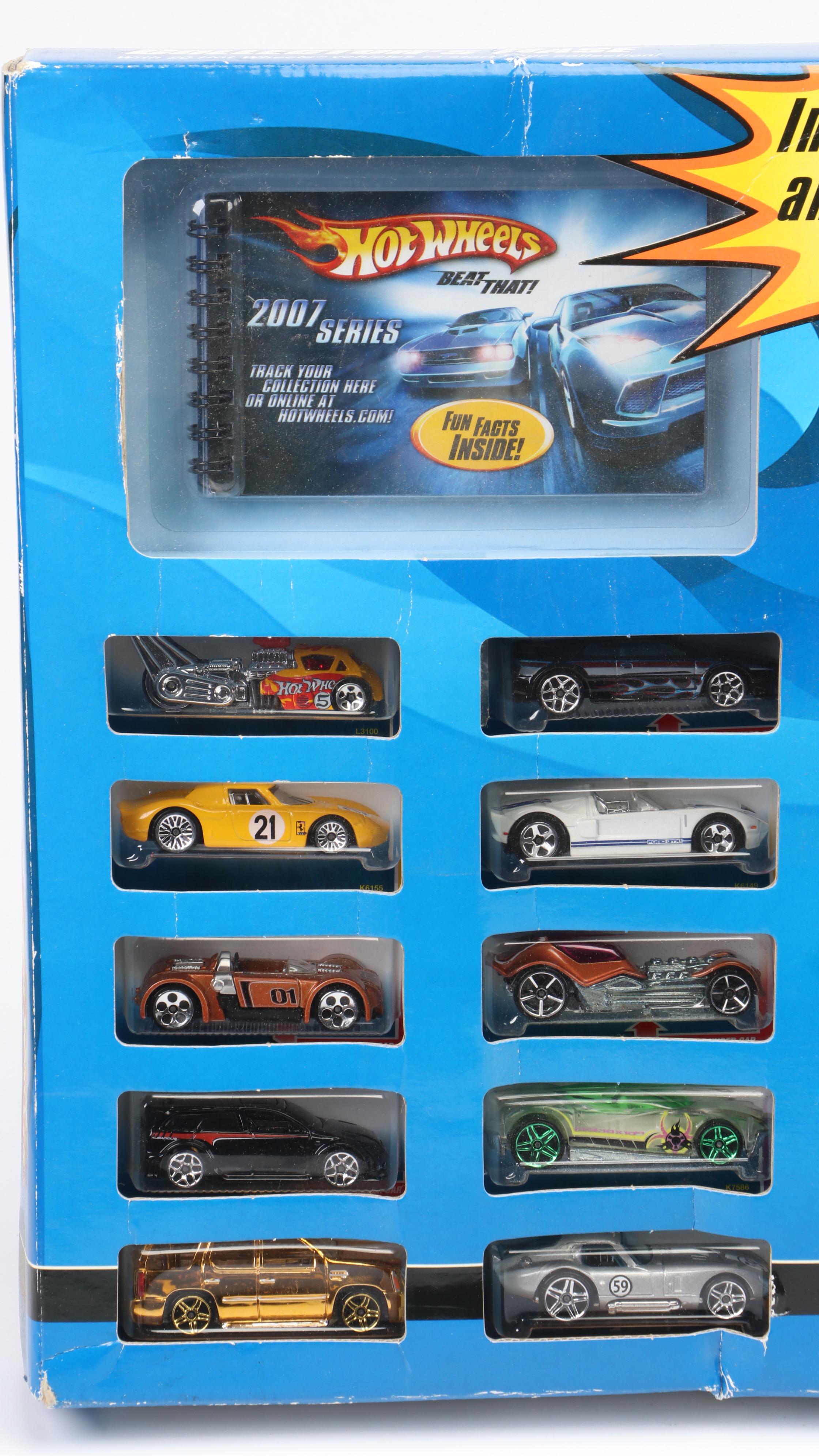 Hot Wheels Plastic  Collector's Case with 20 Included Cars, 2007