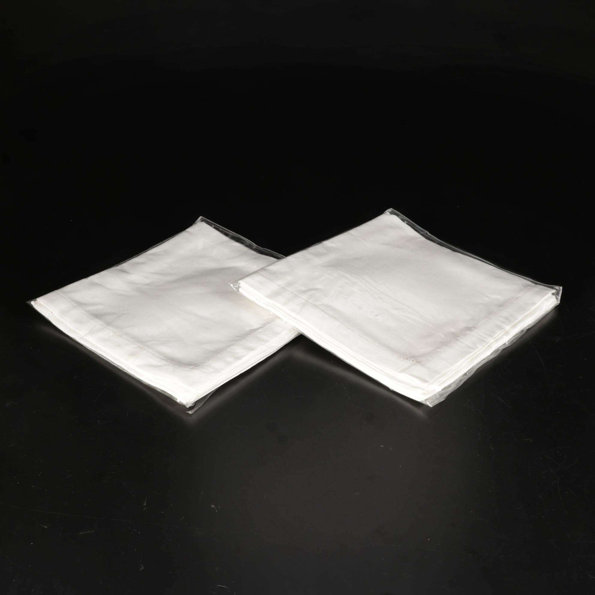 Vera Wang For Wedgwood "Vera Lace Platinum" Dinnerware with Hemstitch Napkins