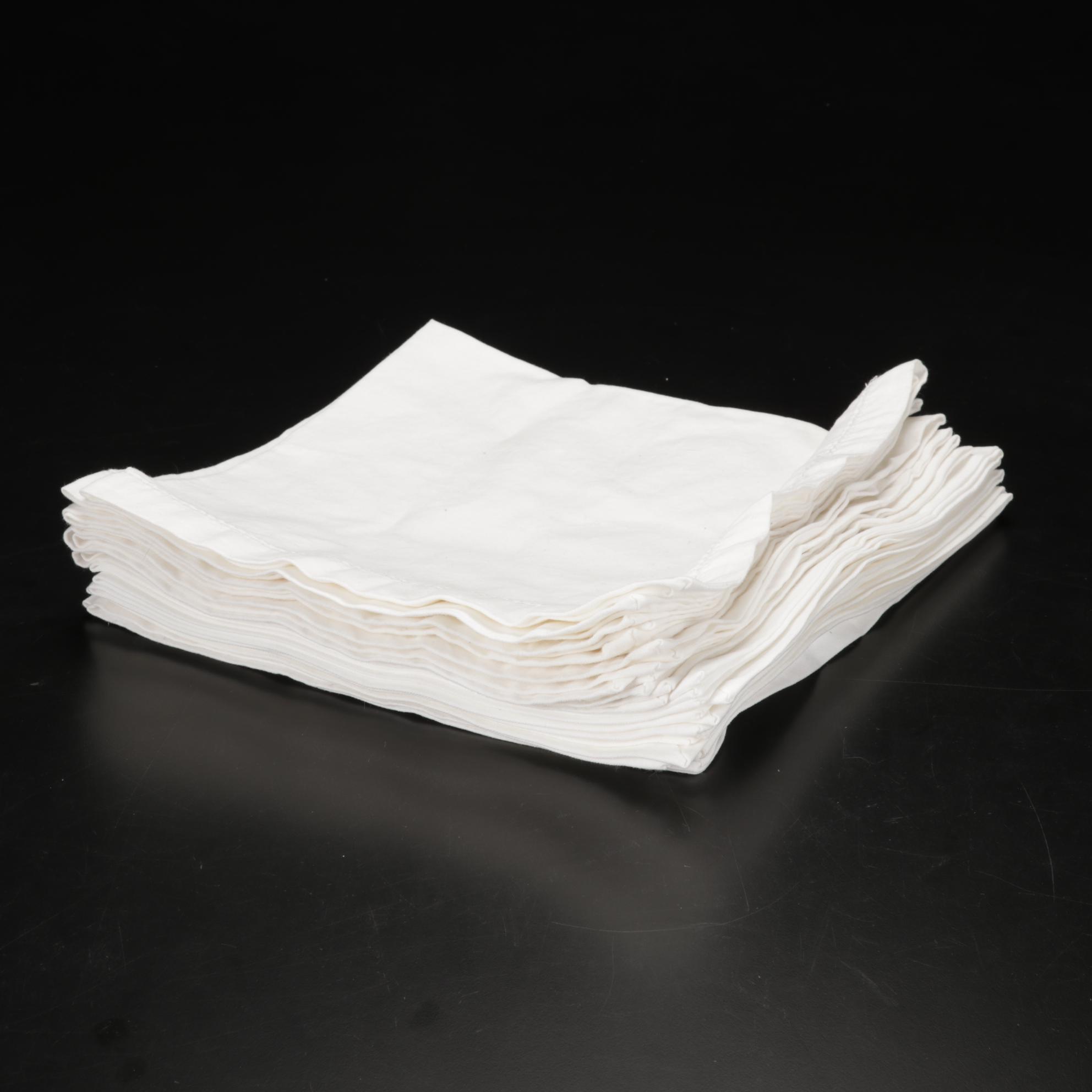 Vera Wang For Wedgwood "Vera Lace Platinum" Dinnerware with Hemstitch Napkins