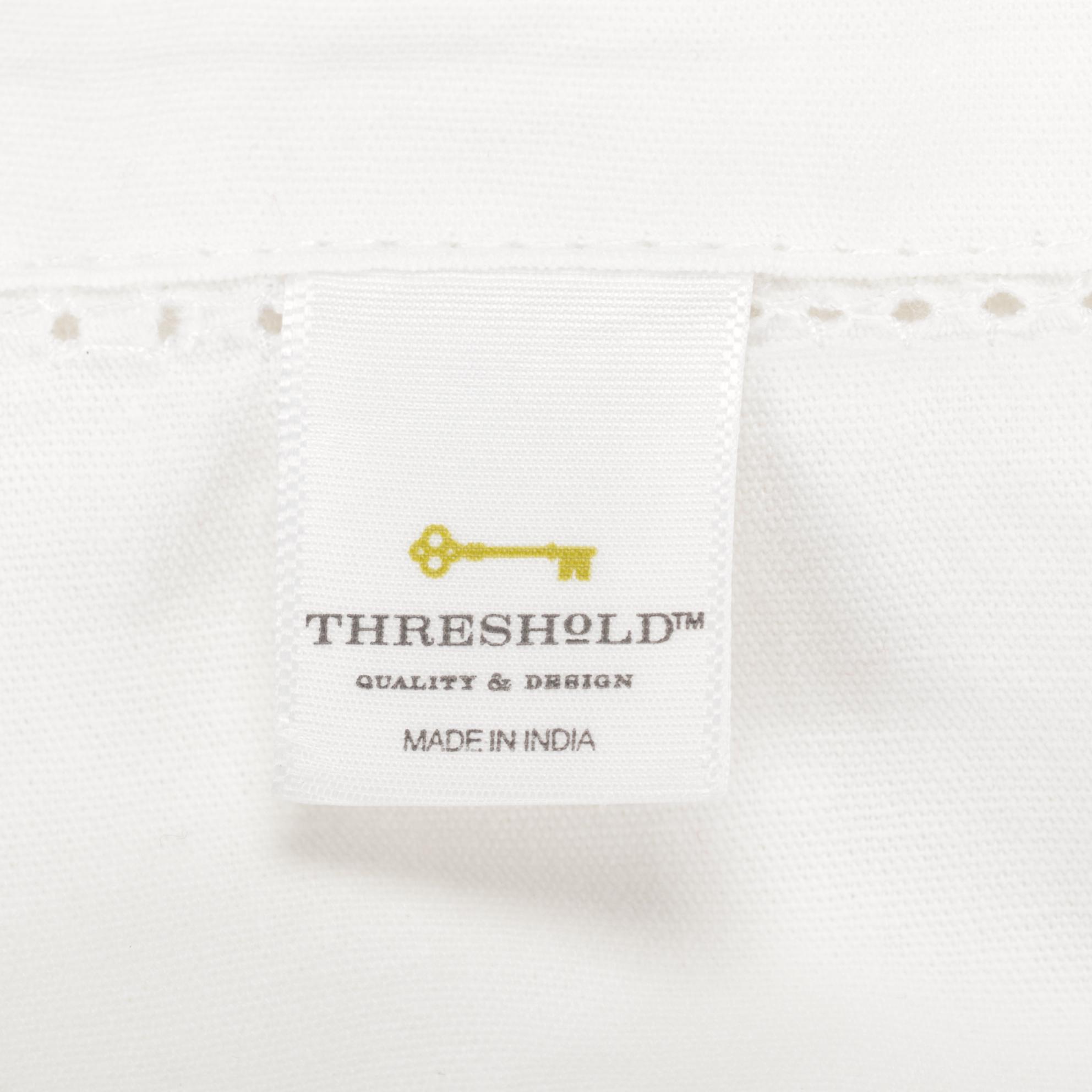 Vera Wang For Wedgwood "Vera Lace Platinum" Dinnerware with Hemstitch Napkins