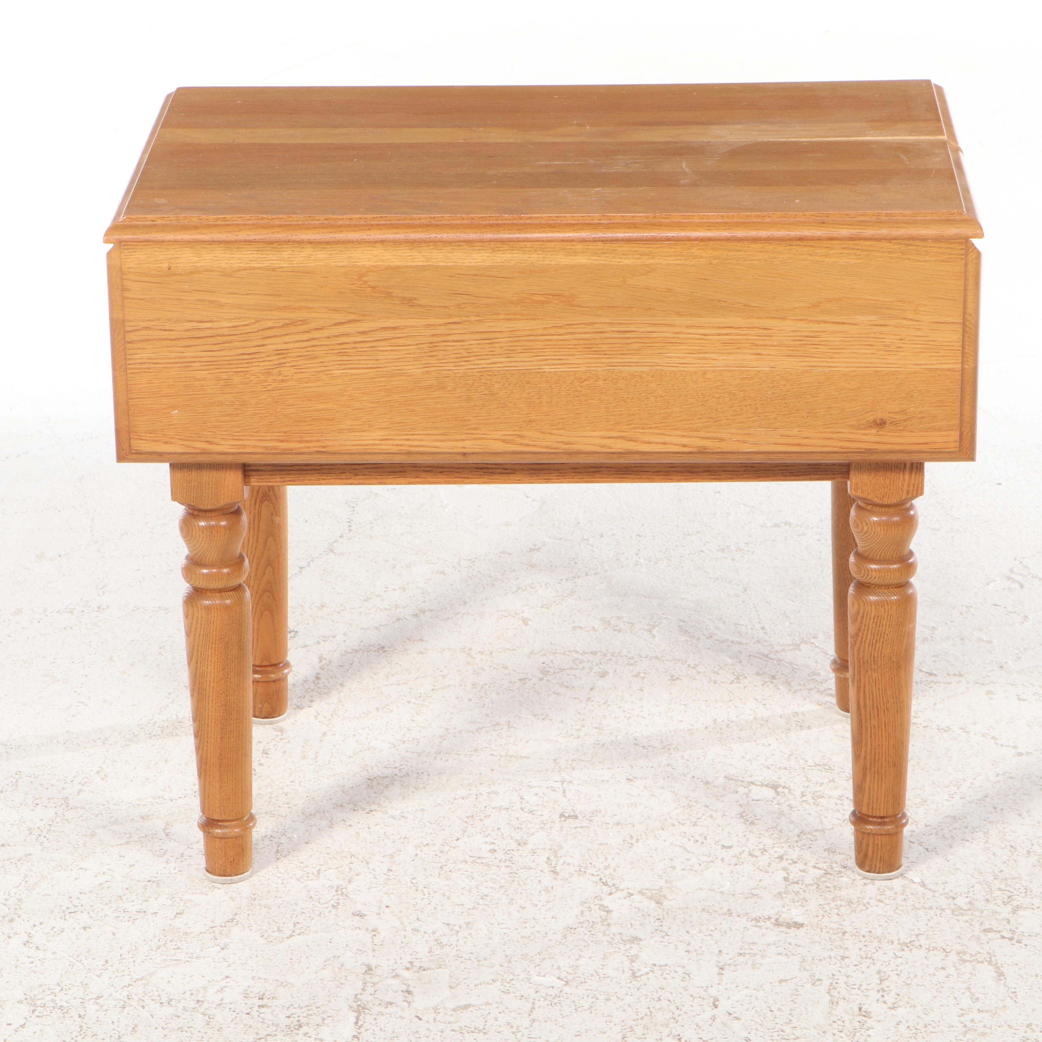 American Primitive Style Oak Drop-Leaf End Table