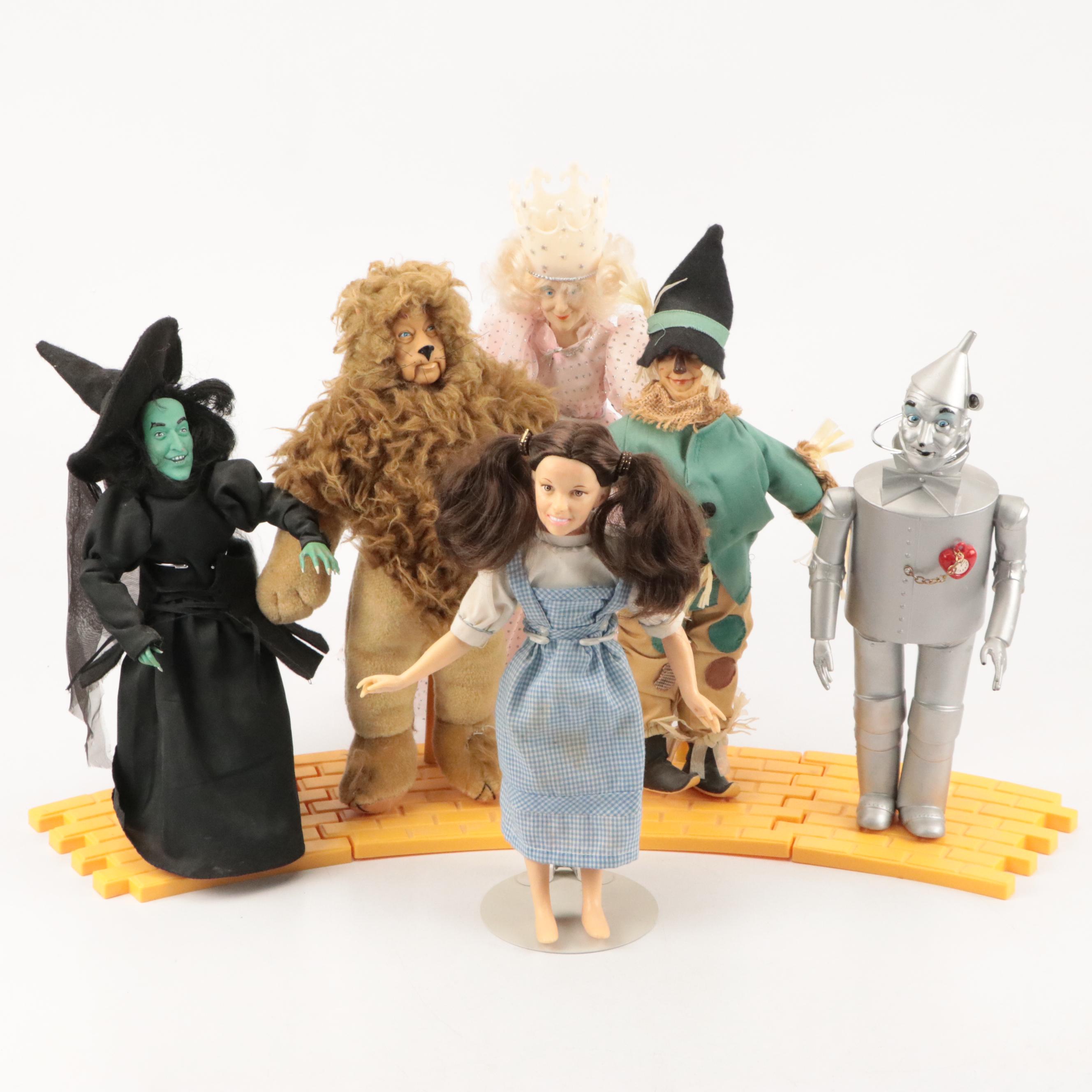 Presents Wizard of Oz Character Dolls with Stands