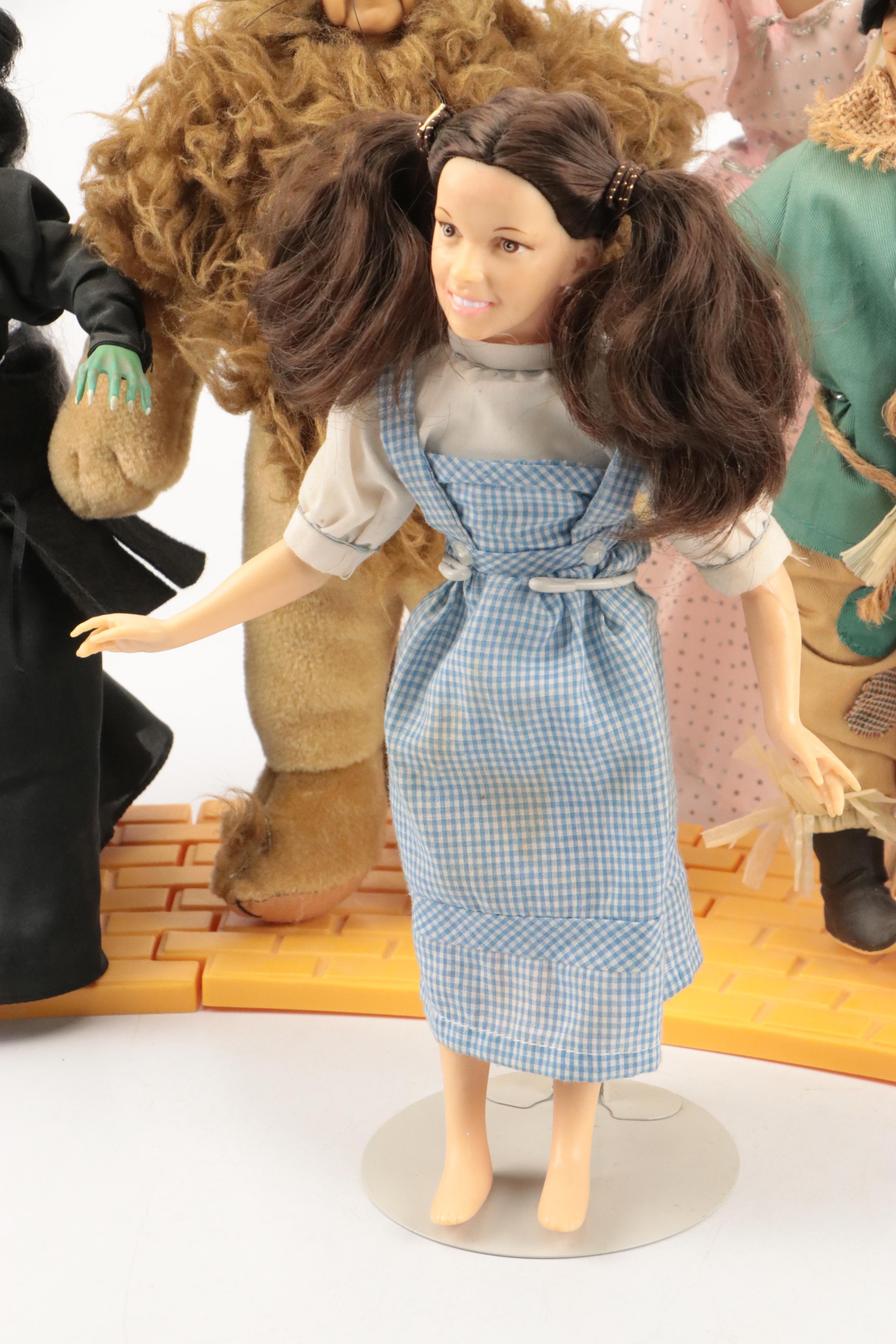 Presents Wizard of Oz Character Dolls with Stands